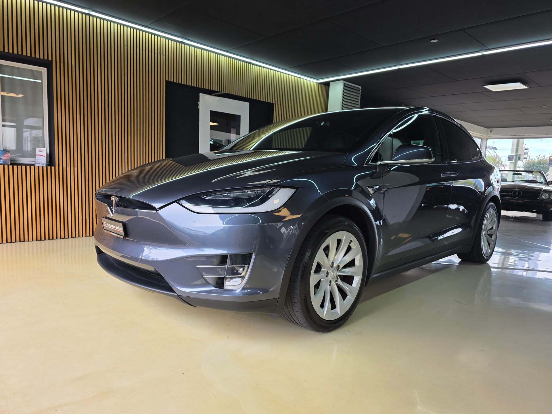 TESLA Model X 75 D-showroom-element-2