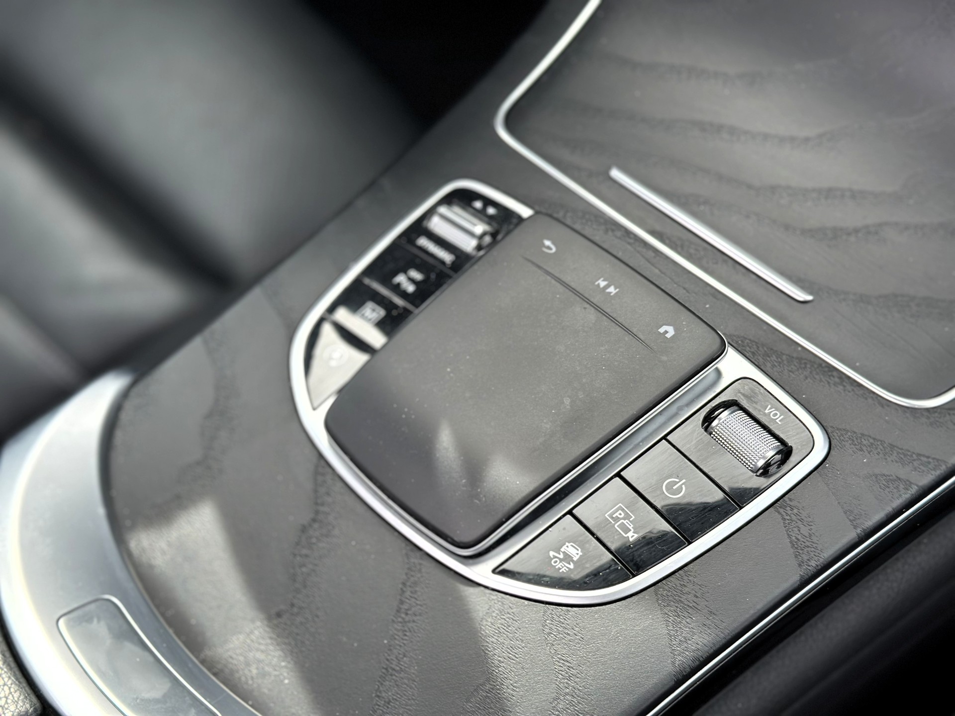 MERCEDES-BENZ GLC 300 d AMG Line 4Matic 9G-Tronic-image-10