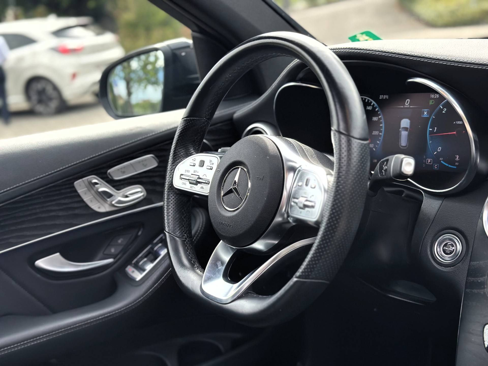 MERCEDES-BENZ GLC 300 d AMG Line 4Matic 9G-Tronic-image-8