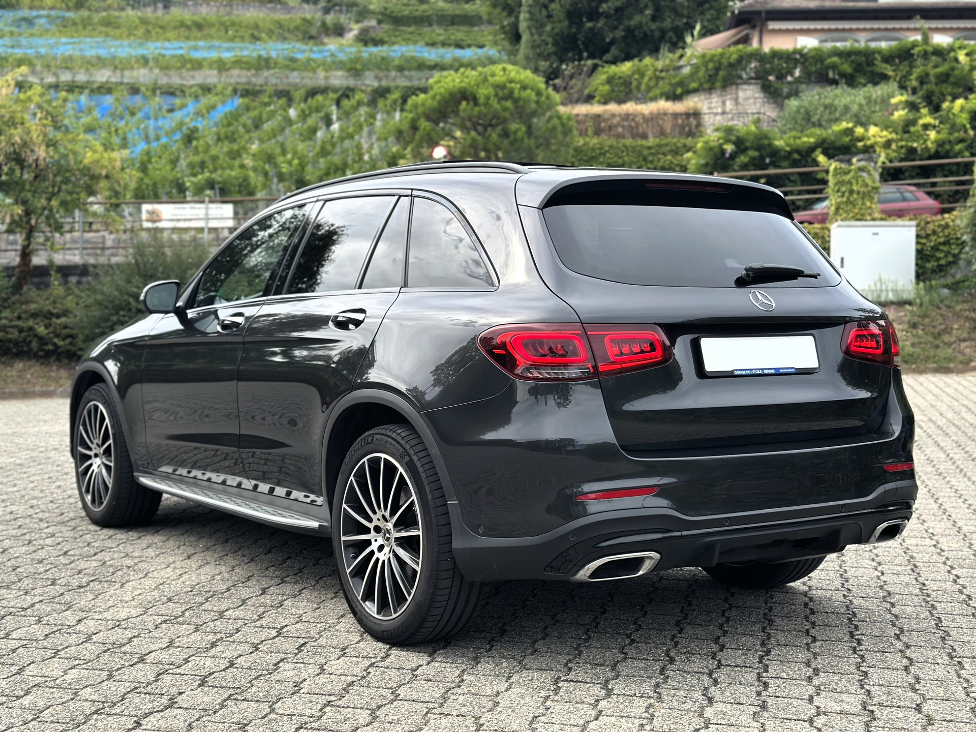 MERCEDES-BENZ GLC 300 d AMG Line 4Matic 9G-Tronic-image-4