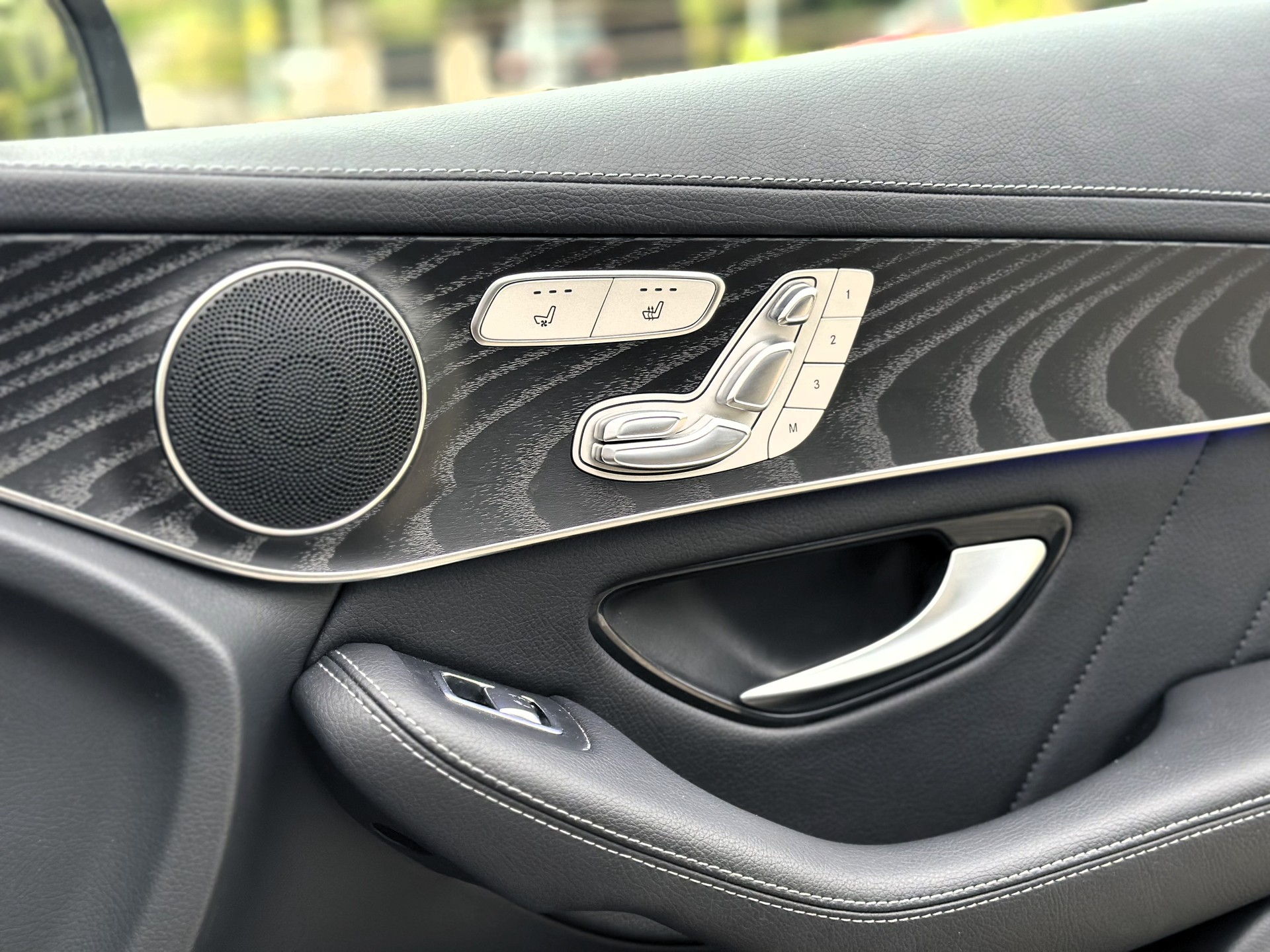 MERCEDES-BENZ GLC 300 d AMG Line 4Matic 9G-Tronic-image-9