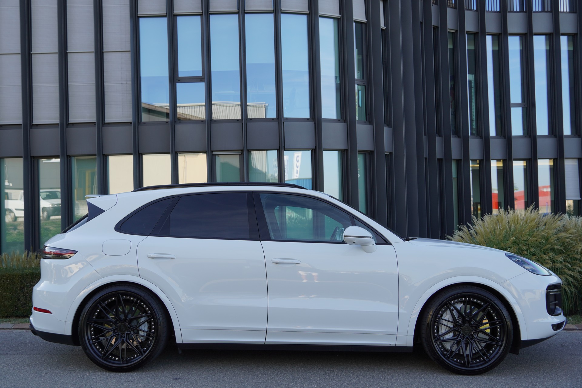 PORSCHE Cayenne Turbo-image-0