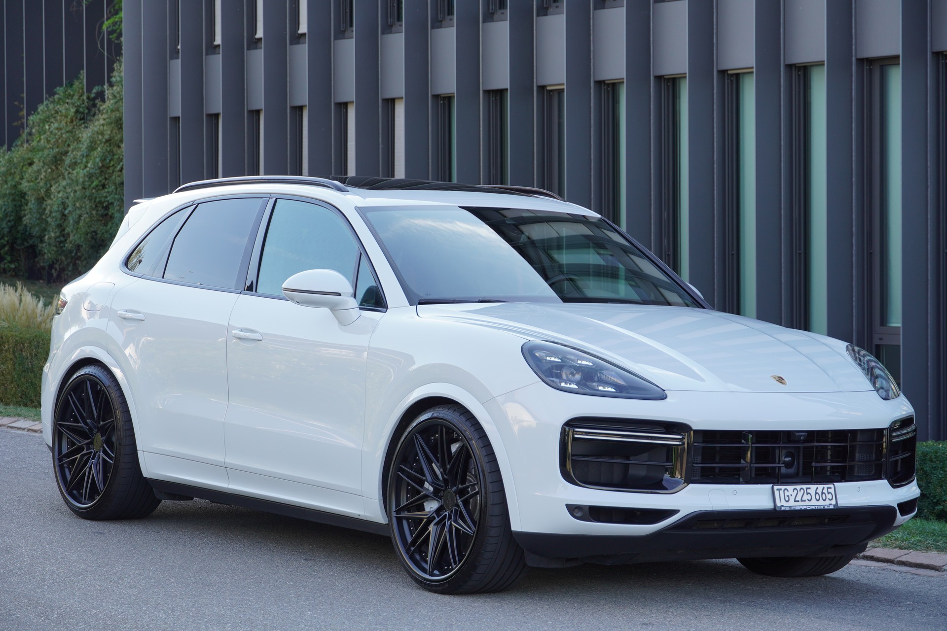 PORSCHE Cayenne Turbo-image-3