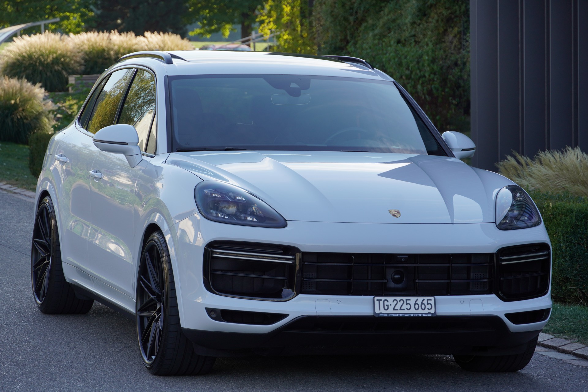 PORSCHE Cayenne Turbo-image-2