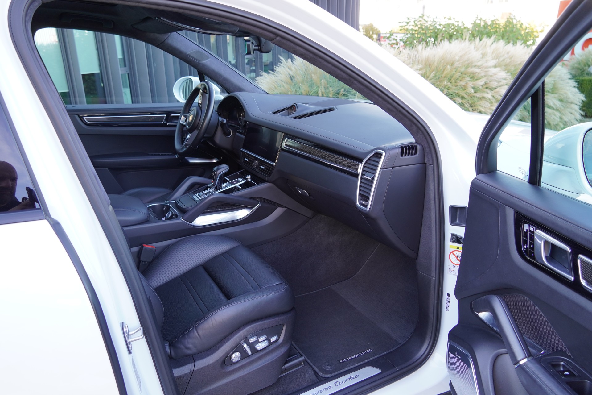PORSCHE Cayenne Turbo-image-8