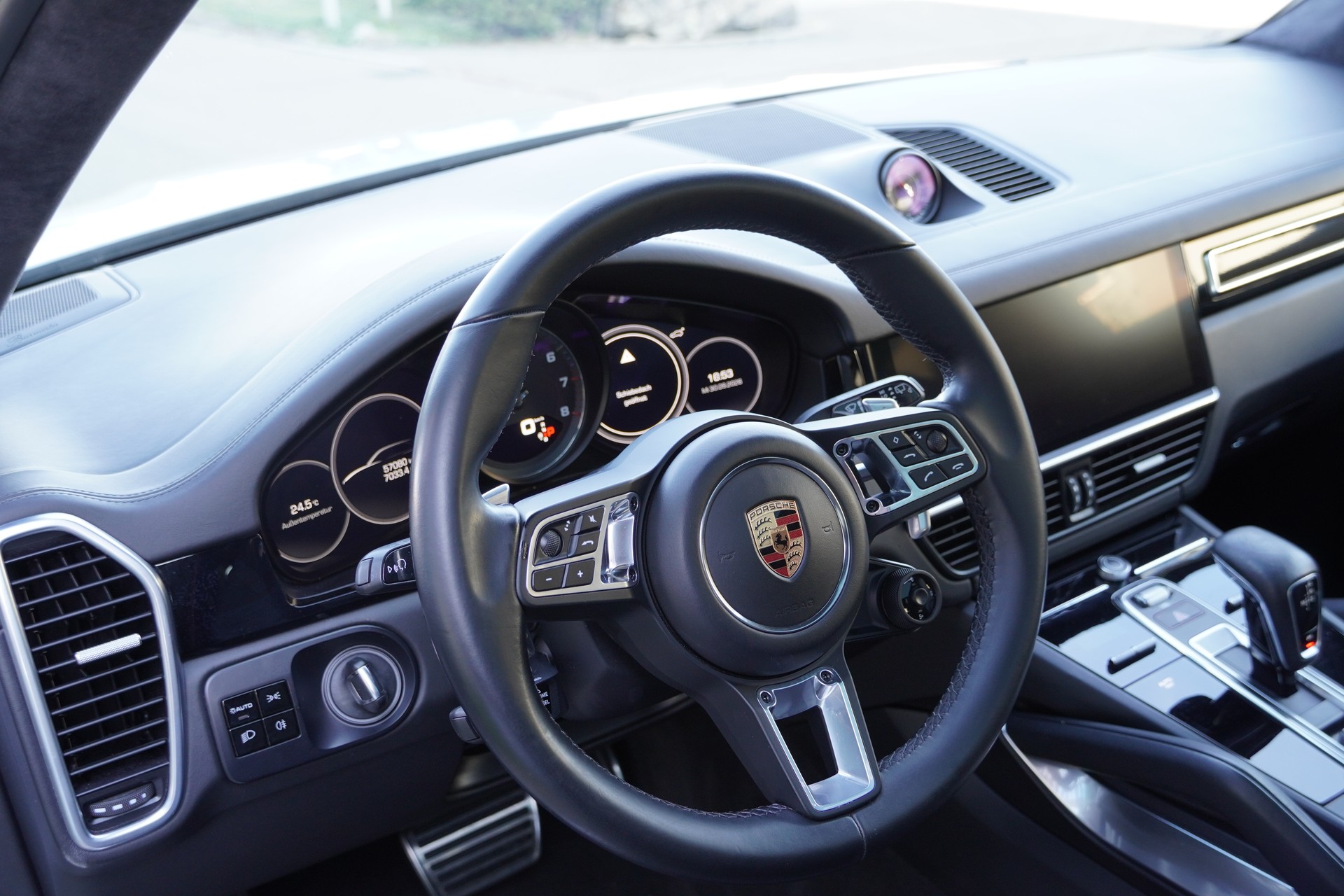 PORSCHE Cayenne Turbo-image-9