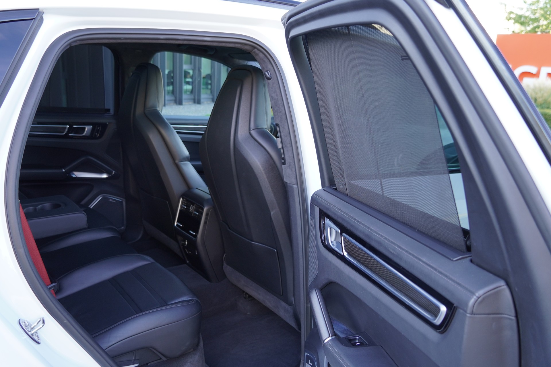 PORSCHE Cayenne Turbo-image-12