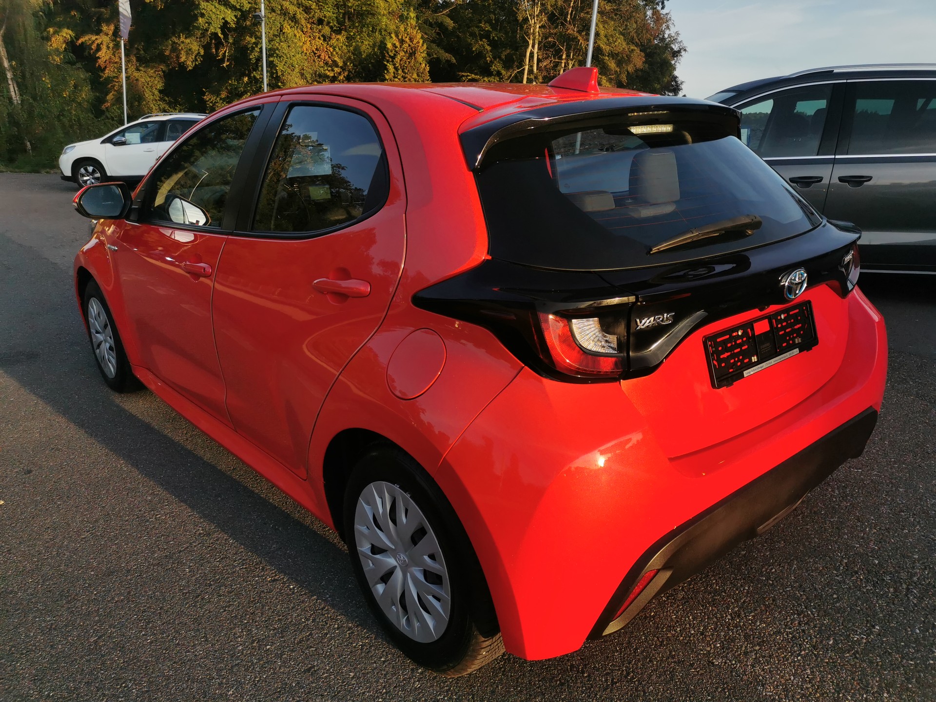TOYOTA Yaris 1.5 Comfort e-CVT-image-5