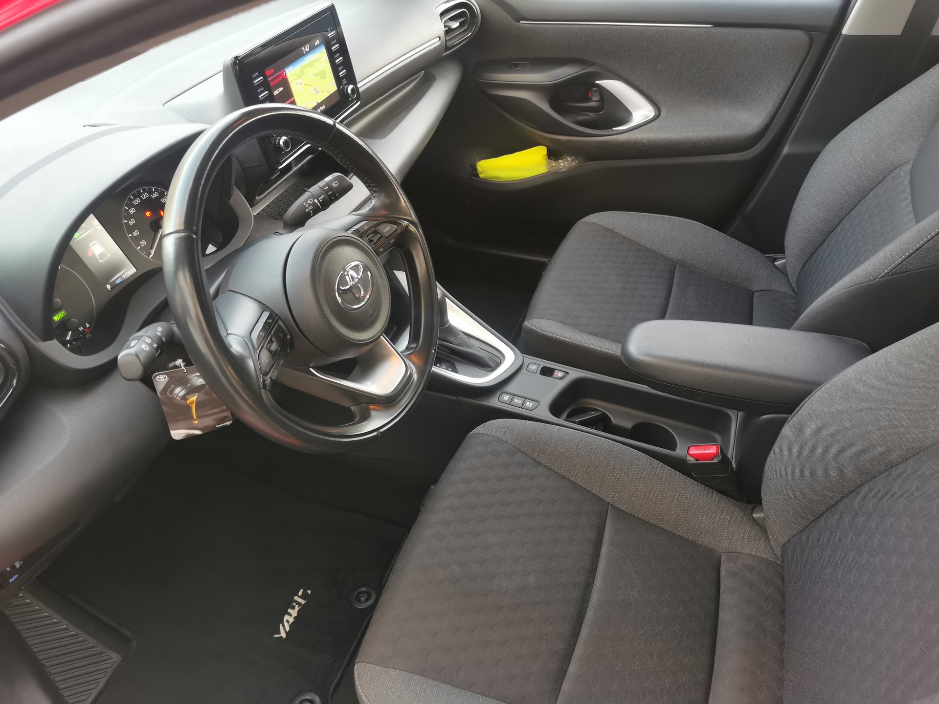 TOYOTA Yaris 1.5 Comfort e-CVT-image-8