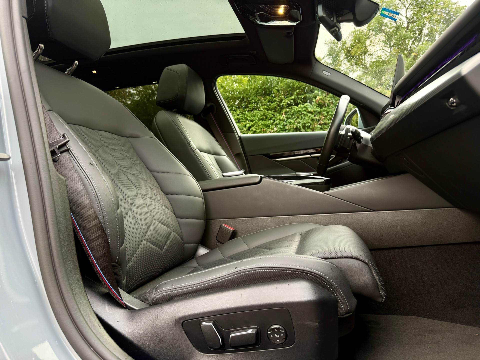 BMW 520d xDrive 48V Touring M Sport Pro Steptronic Brooklyn Grau Metallic*Panoramaglassdach-image-12