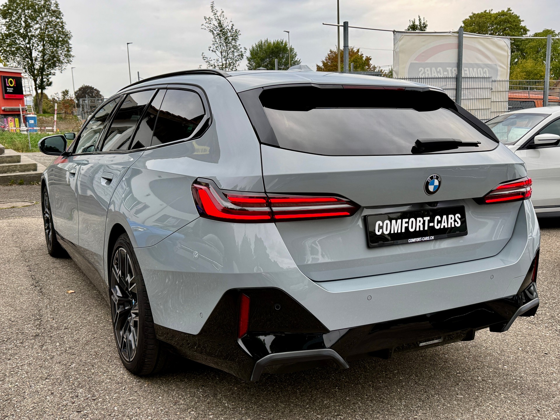BMW 520d xDrive 48V Touring M Sport Pro Steptronic Brooklyn Grau Metallic*Panoramaglassdach-image-5