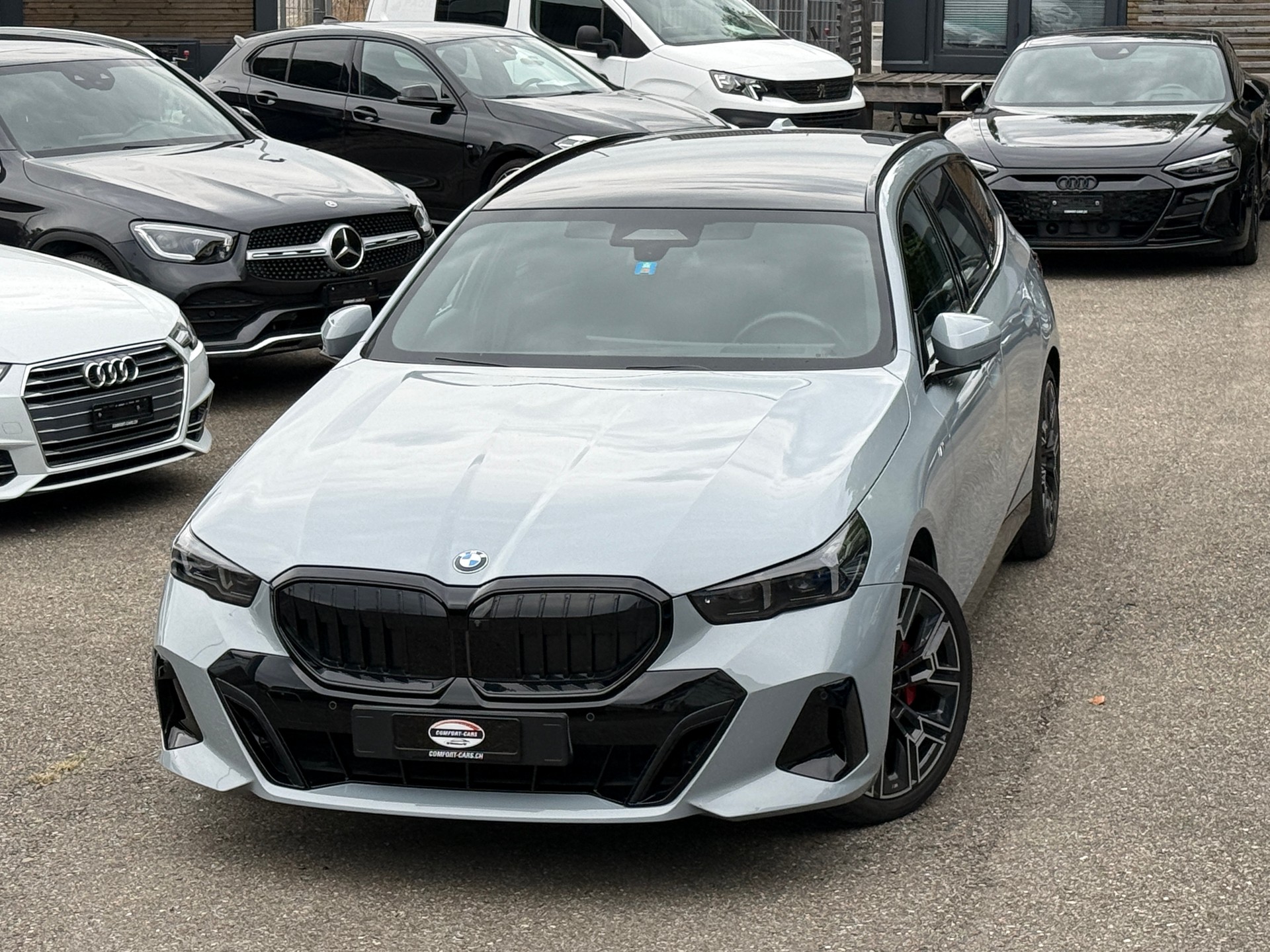 BMW 520d xDrive 48V Touring M Sport Pro Steptronic Brooklyn Grau Metallic*Panoramaglassdach-image-0