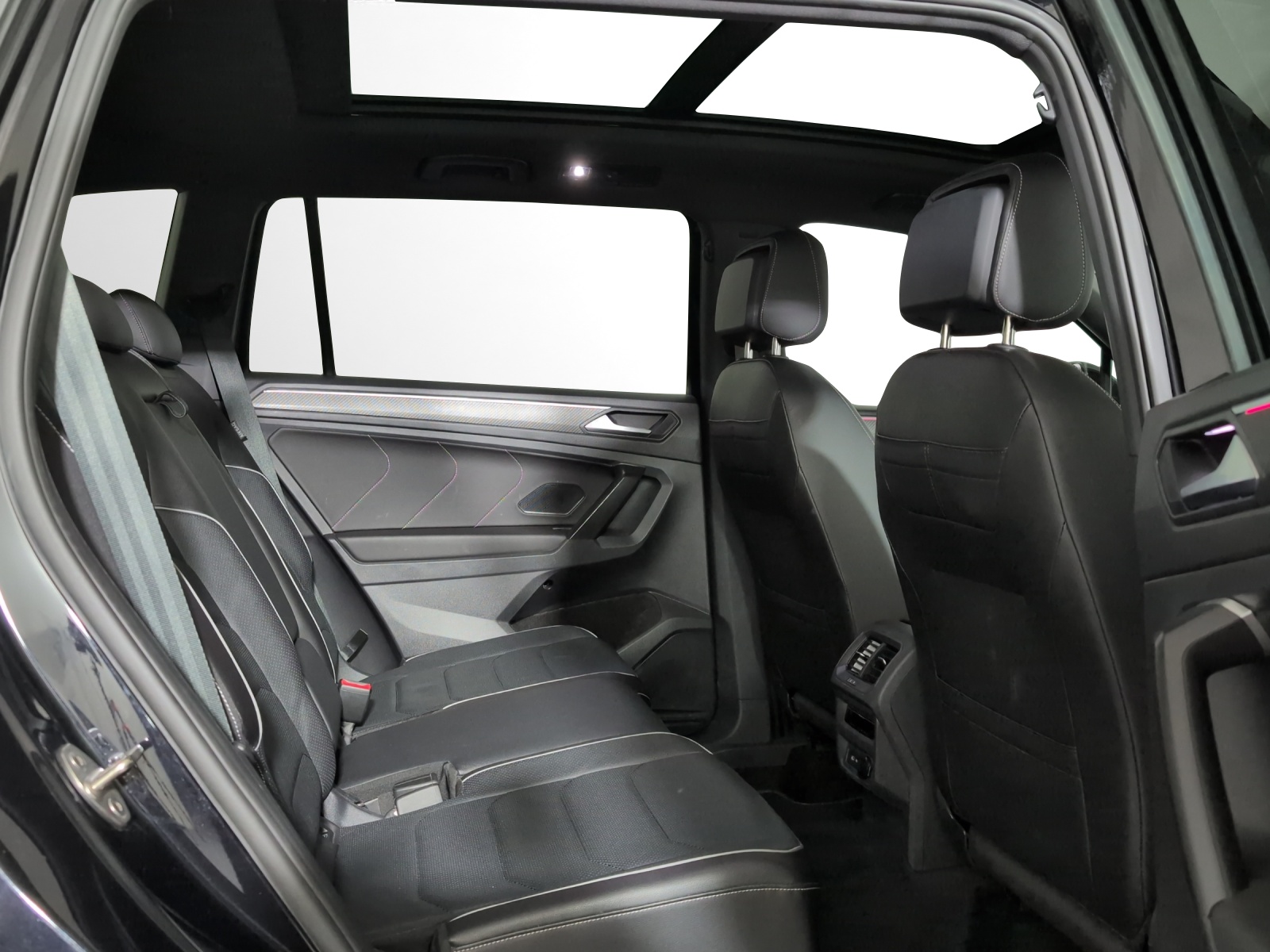 VW Tiguan Allspace 2.0TSI R-Line 4Motion DSG-image-8