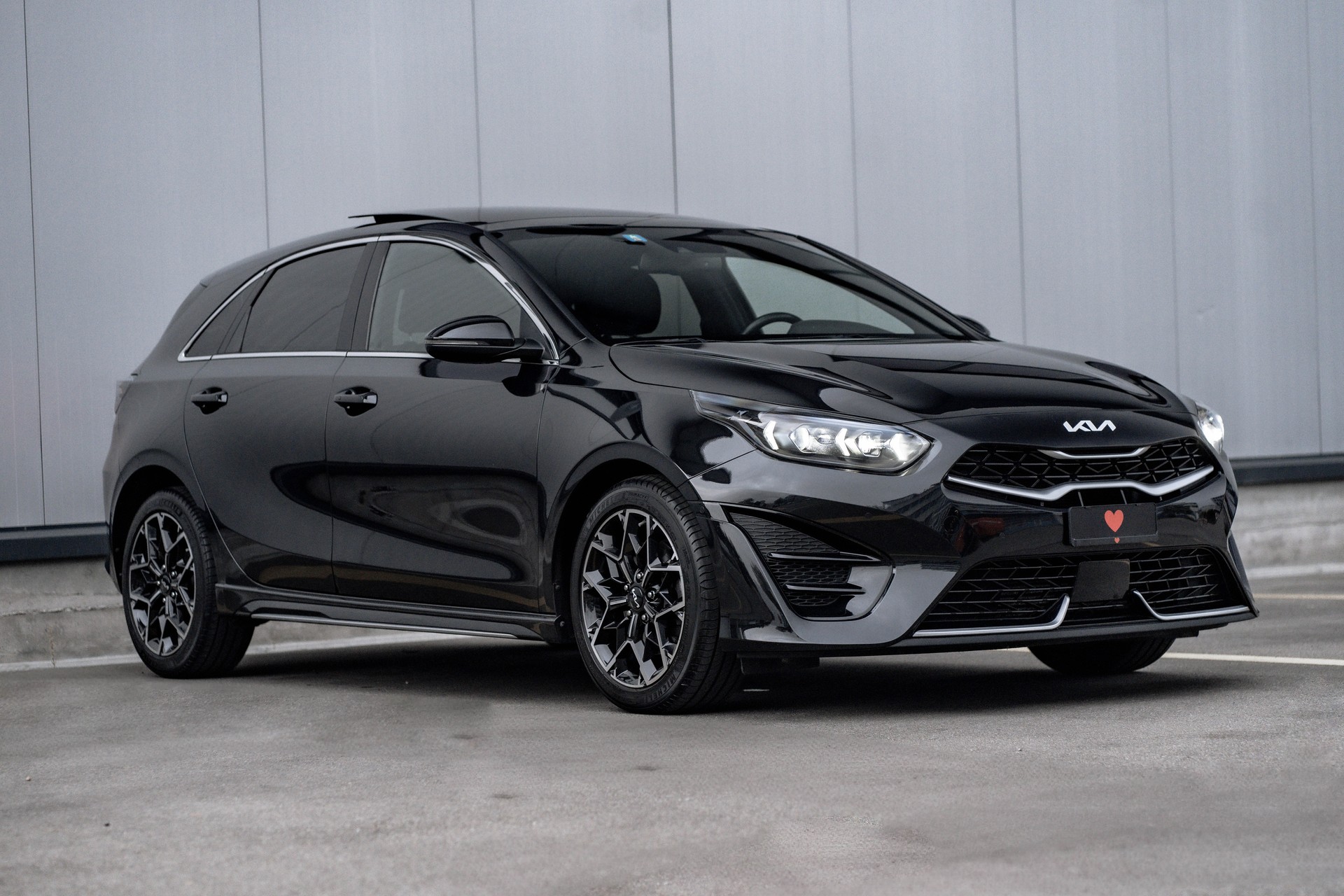 KIA Ceed 1.5 T-GDi MHEV GT Line DCT * CH - FAHRZEUG * TRAUMHAFTE AUSSTATTUNG * SCHIEBEDACH * JBL *-image-2