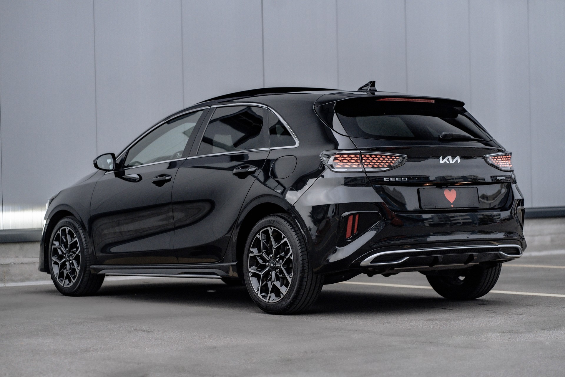 KIA Ceed 1.5 T-GDi MHEV GT Line DCT * CH - FAHRZEUG * TRAUMHAFTE AUSSTATTUNG * SCHIEBEDACH * JBL *-image-3