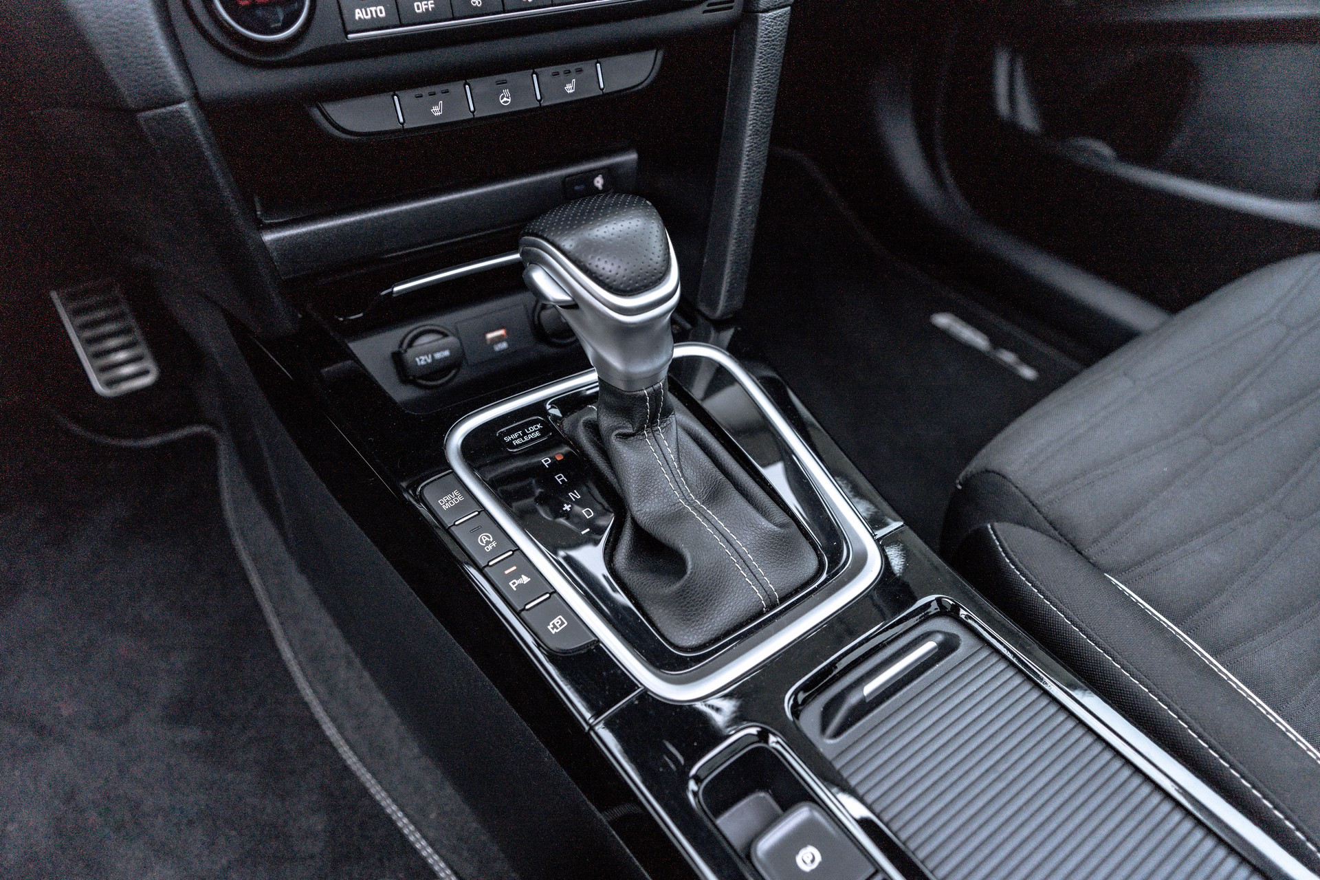 KIA Ceed 1.5 T-GDi MHEV GT Line DCT * CH - FAHRZEUG * TRAUMHAFTE AUSSTATTUNG * SCHIEBEDACH * JBL *-image-24