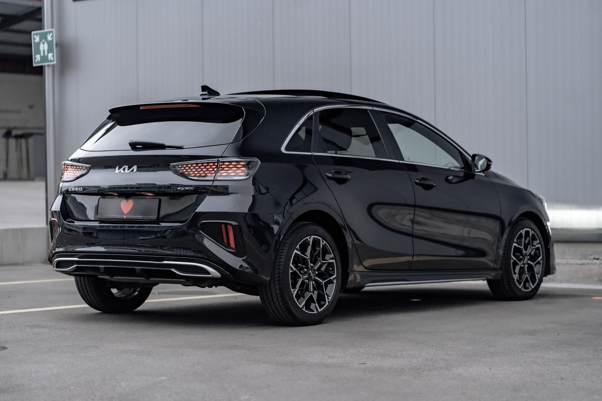 KIA Ceed 1.5 T-GDi MHEV GT Line DCT * CH - FAHRZEUG * TRAUMHAFTE AUSSTATTUNG * SCHIEBEDACH * JBL *-image-5