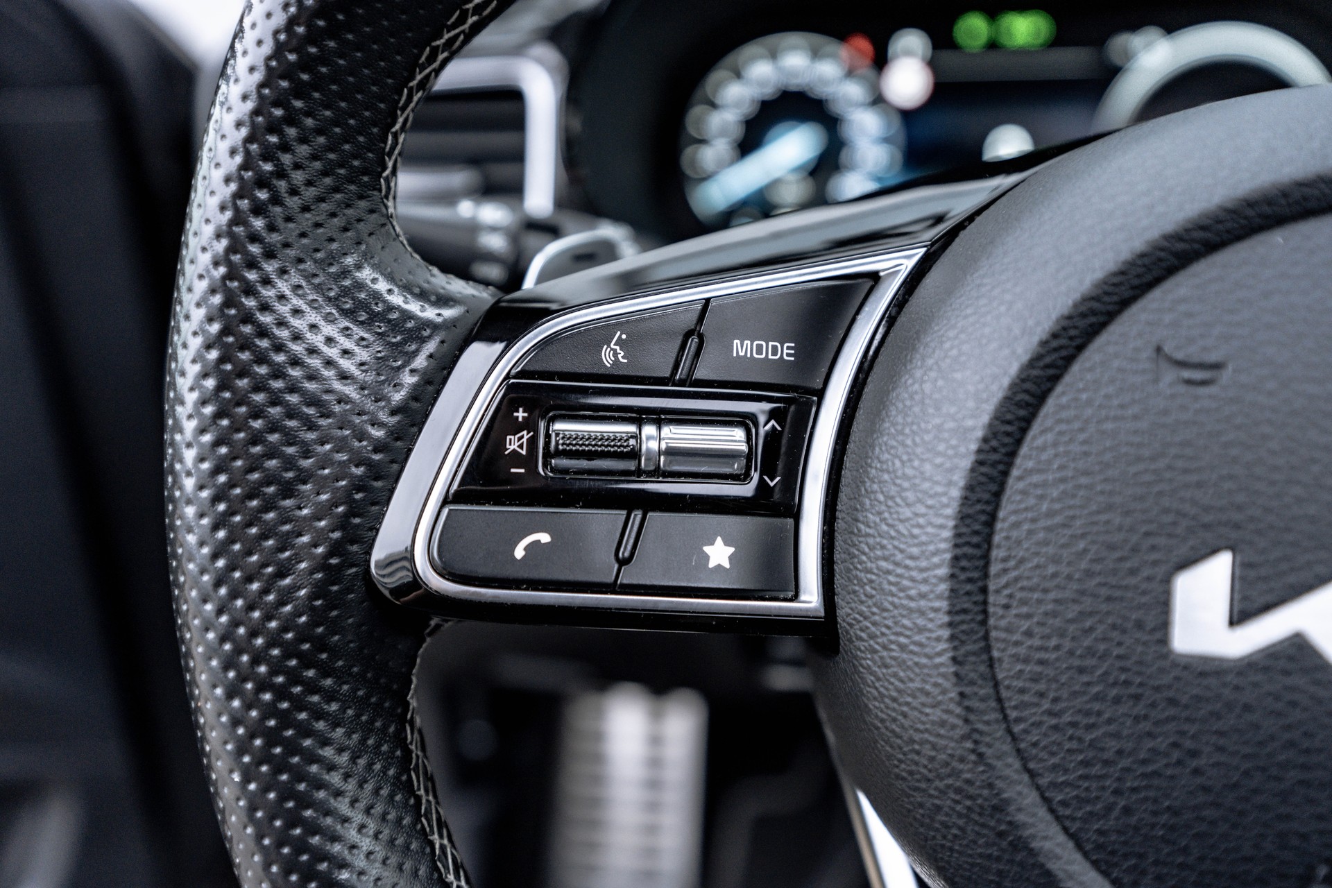 KIA Ceed 1.5 T-GDi MHEV GT Line DCT * CH - FAHRZEUG * TRAUMHAFTE AUSSTATTUNG * SCHIEBEDACH * JBL *-image-14