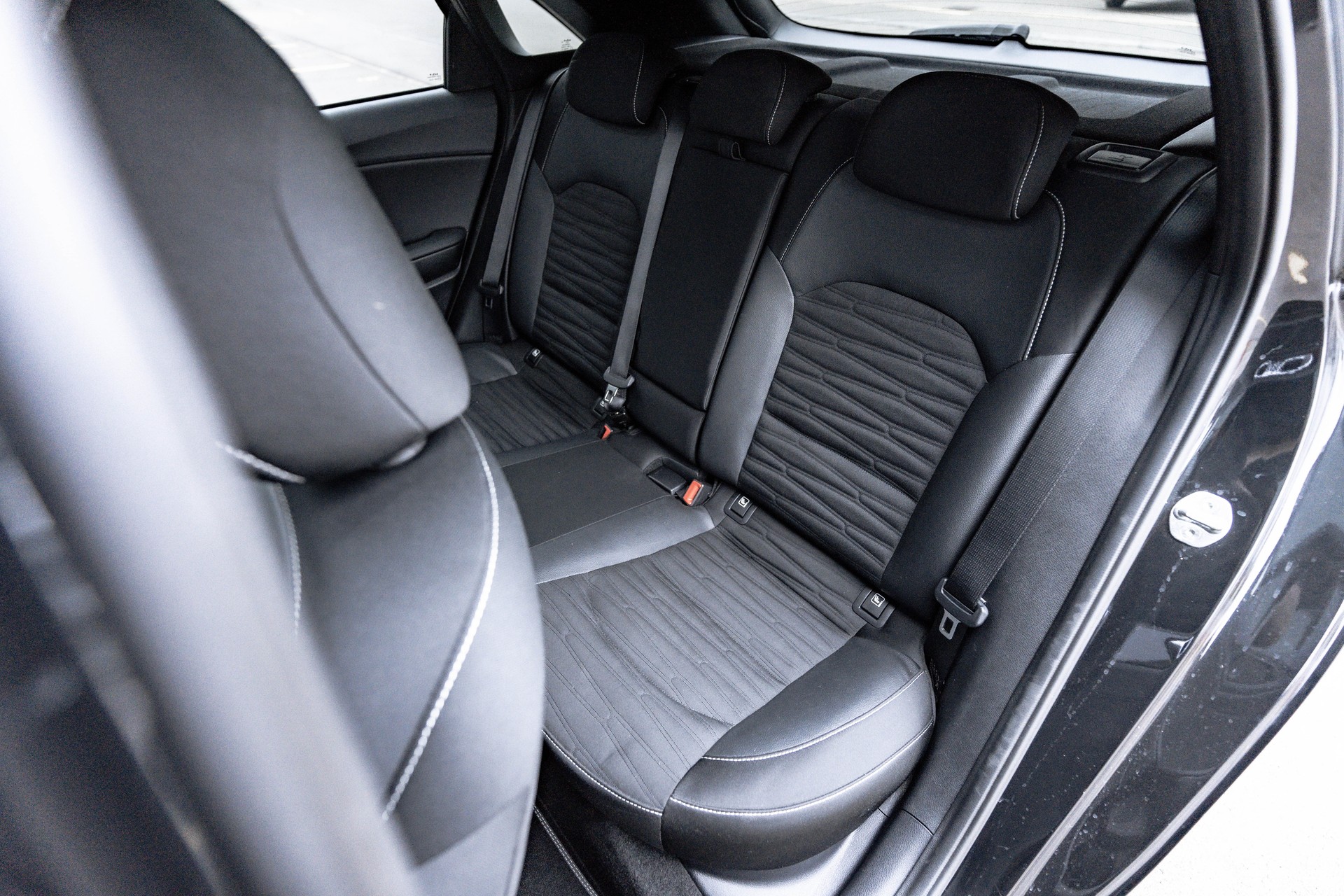 KIA Ceed 1.5 T-GDi MHEV GT Line DCT * CH - FAHRZEUG * TRAUMHAFTE AUSSTATTUNG * SCHIEBEDACH * JBL *-image-10