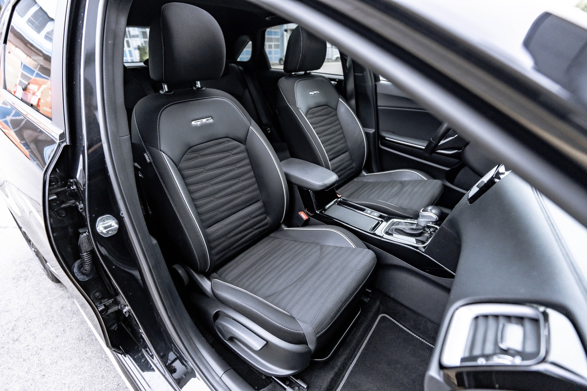 KIA Ceed 1.5 T-GDi MHEV GT Line DCT * CH - FAHRZEUG * TRAUMHAFTE AUSSTATTUNG * SCHIEBEDACH * JBL *-image-9