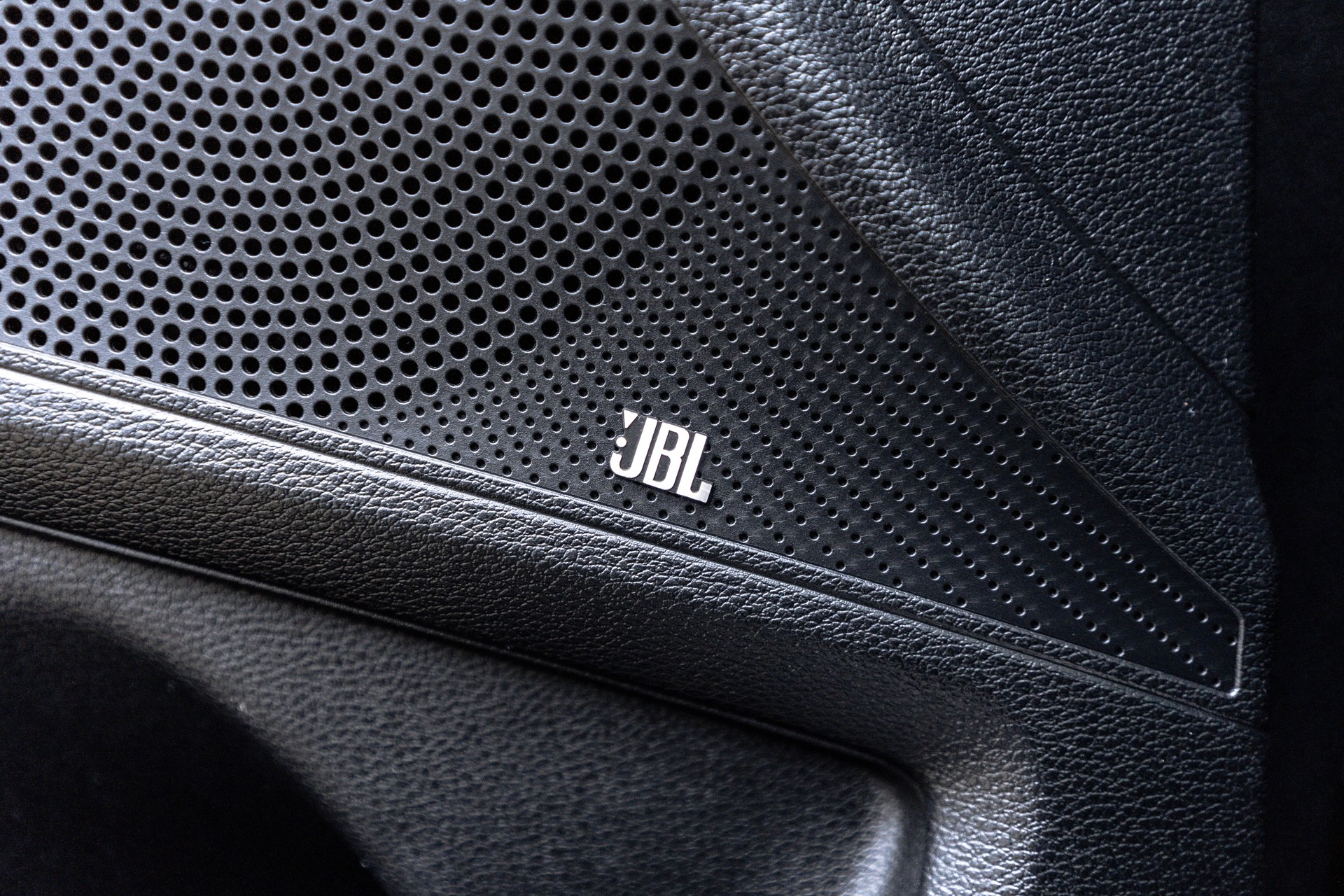 KIA Ceed 1.5 T-GDi MHEV GT Line DCT * CH - FAHRZEUG * TRAUMHAFTE AUSSTATTUNG * SCHIEBEDACH * JBL *-image-27