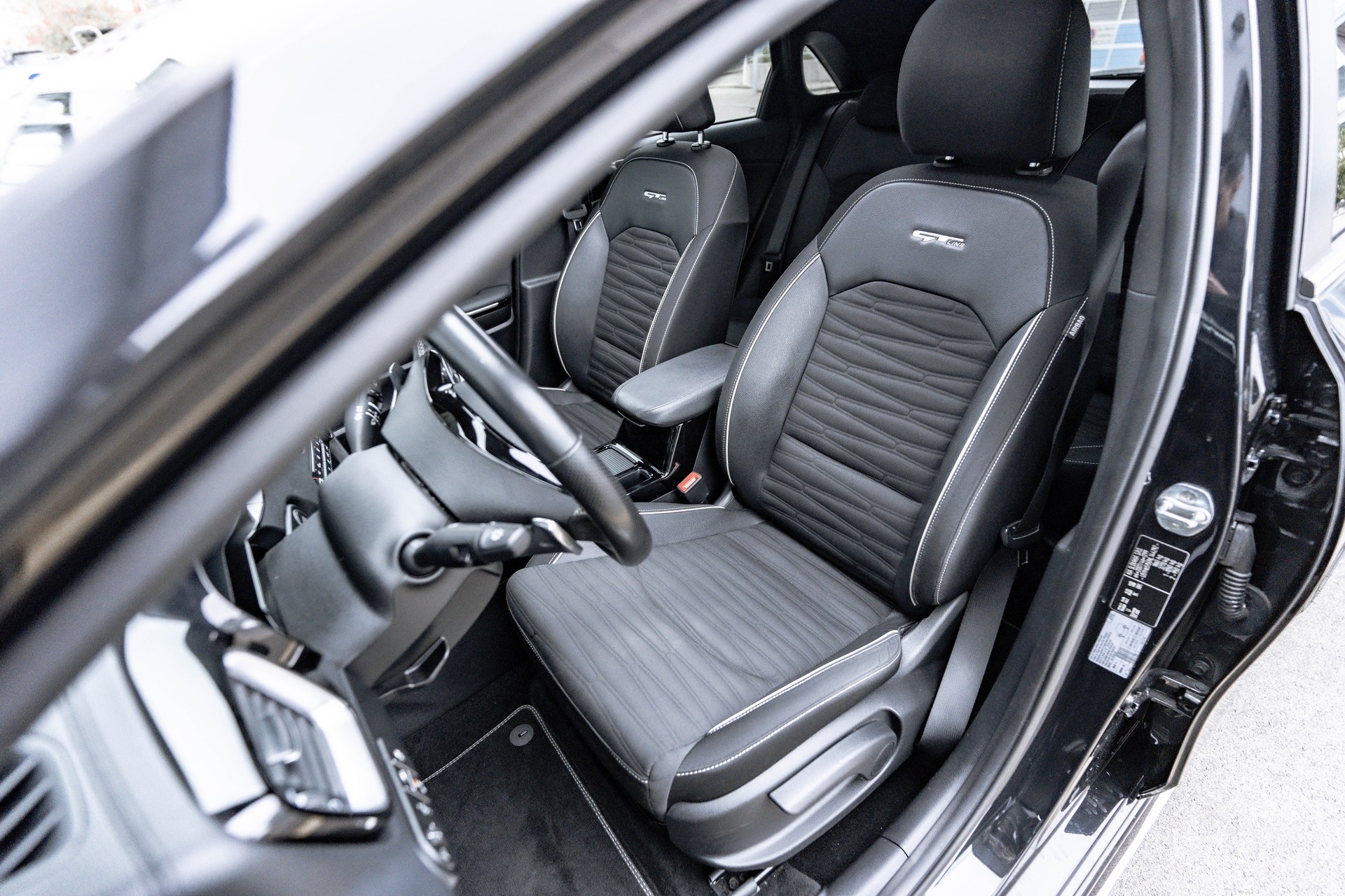 KIA Ceed 1.5 T-GDi MHEV GT Line DCT * CH - FAHRZEUG * TRAUMHAFTE AUSSTATTUNG * SCHIEBEDACH * JBL *-image-8