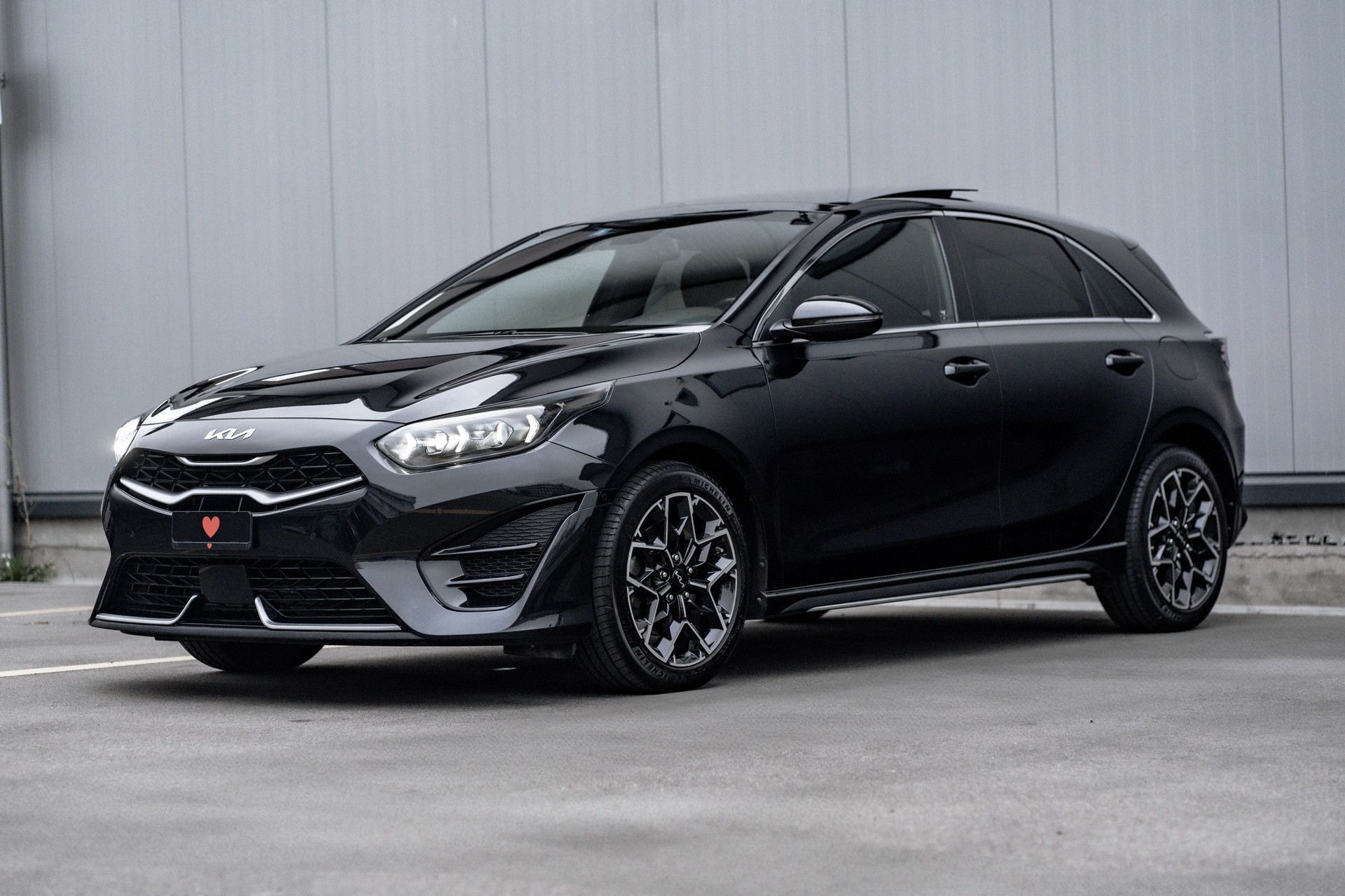 KIA Ceed 1.5 T-GDi MHEV GT Line DCT * CH - FAHRZEUG * TRAUMHAFTE AUSSTATTUNG * SCHIEBEDACH * JBL *-image-0