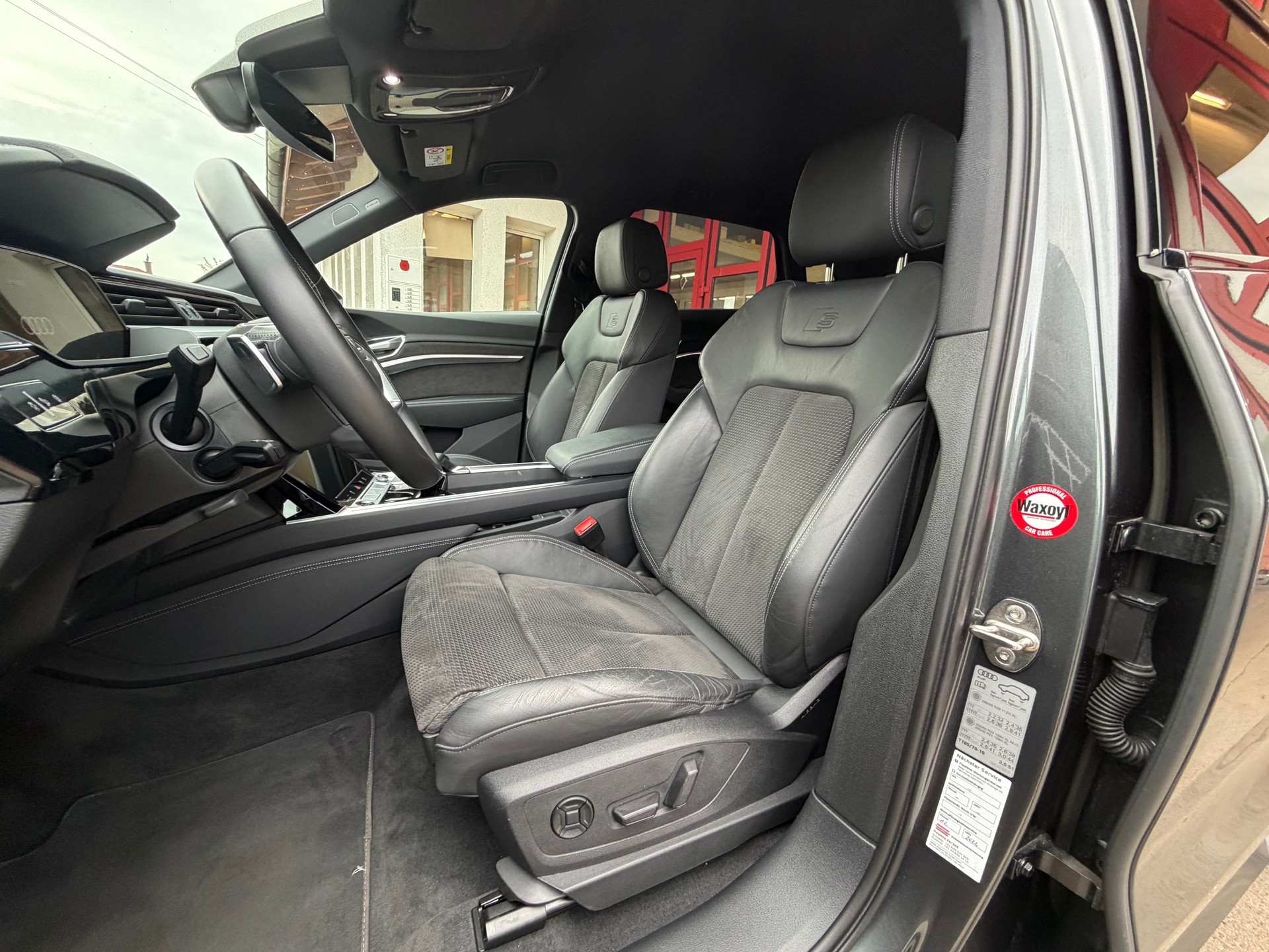 AUDI e-tron S quattro // SoH 97.7%-image-17