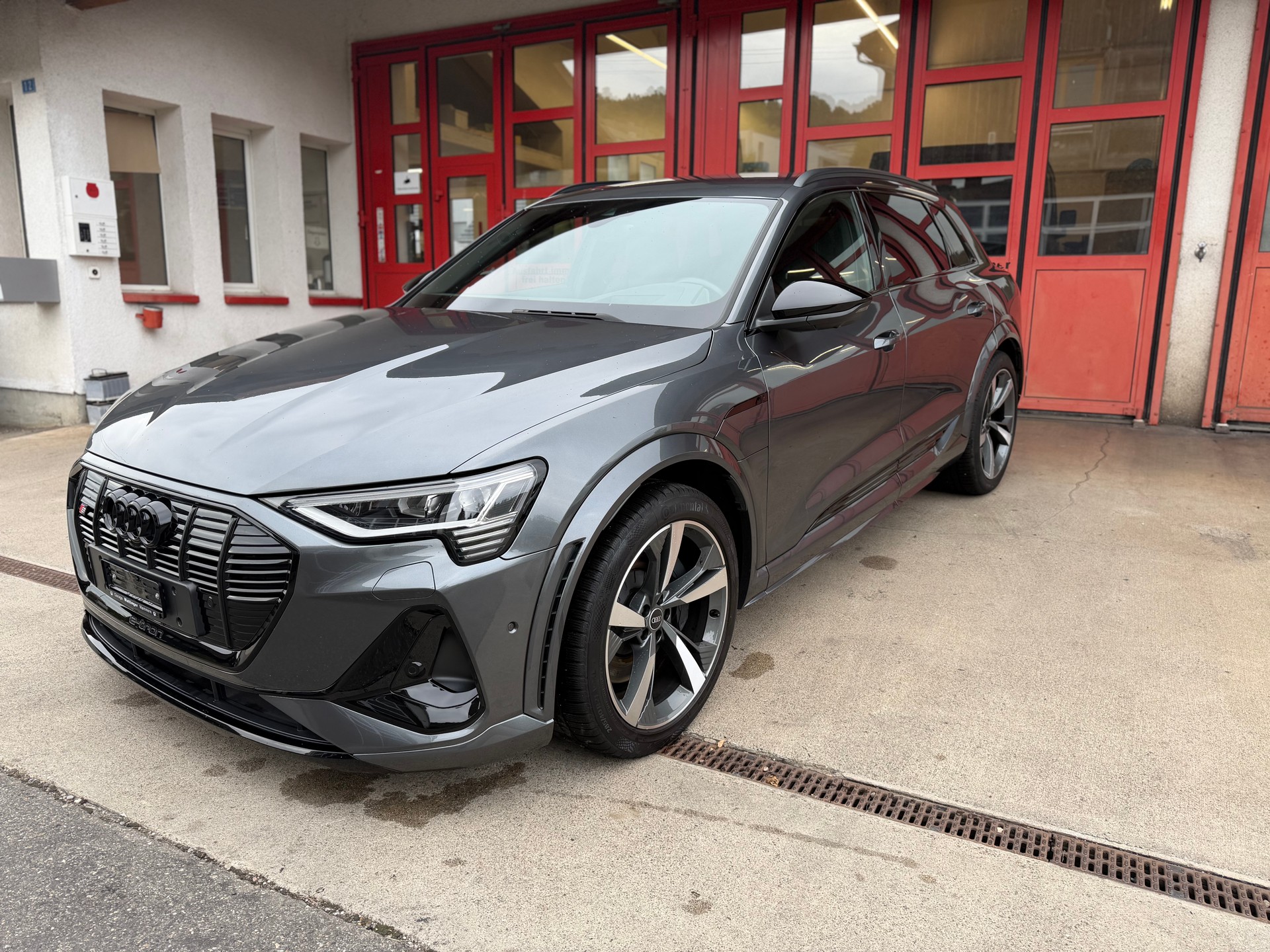 AUDI e-tron S quattro // SoH 97.7%-image-2
