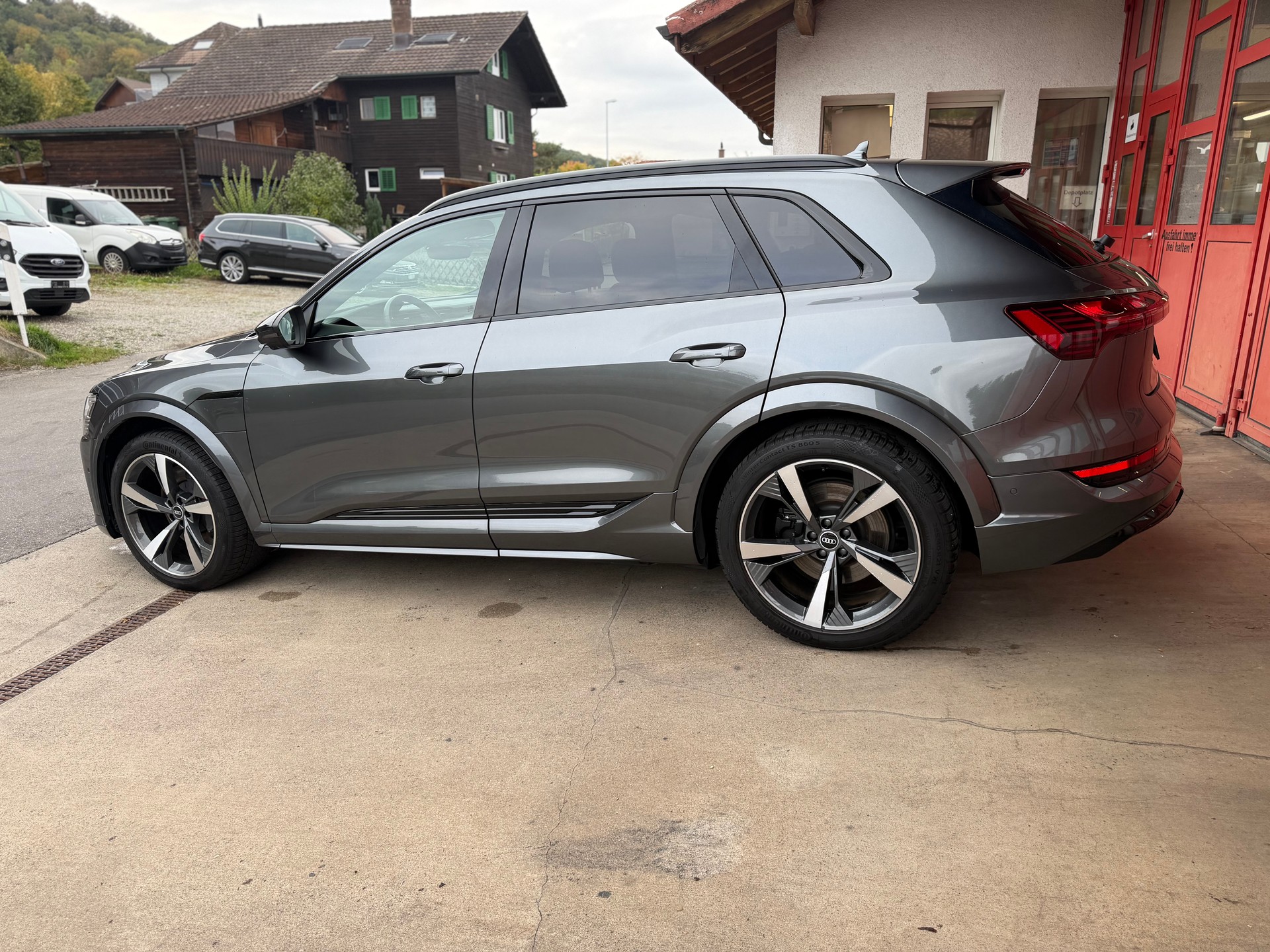 AUDI e-tron S quattro // SoH 97.7%-image-4