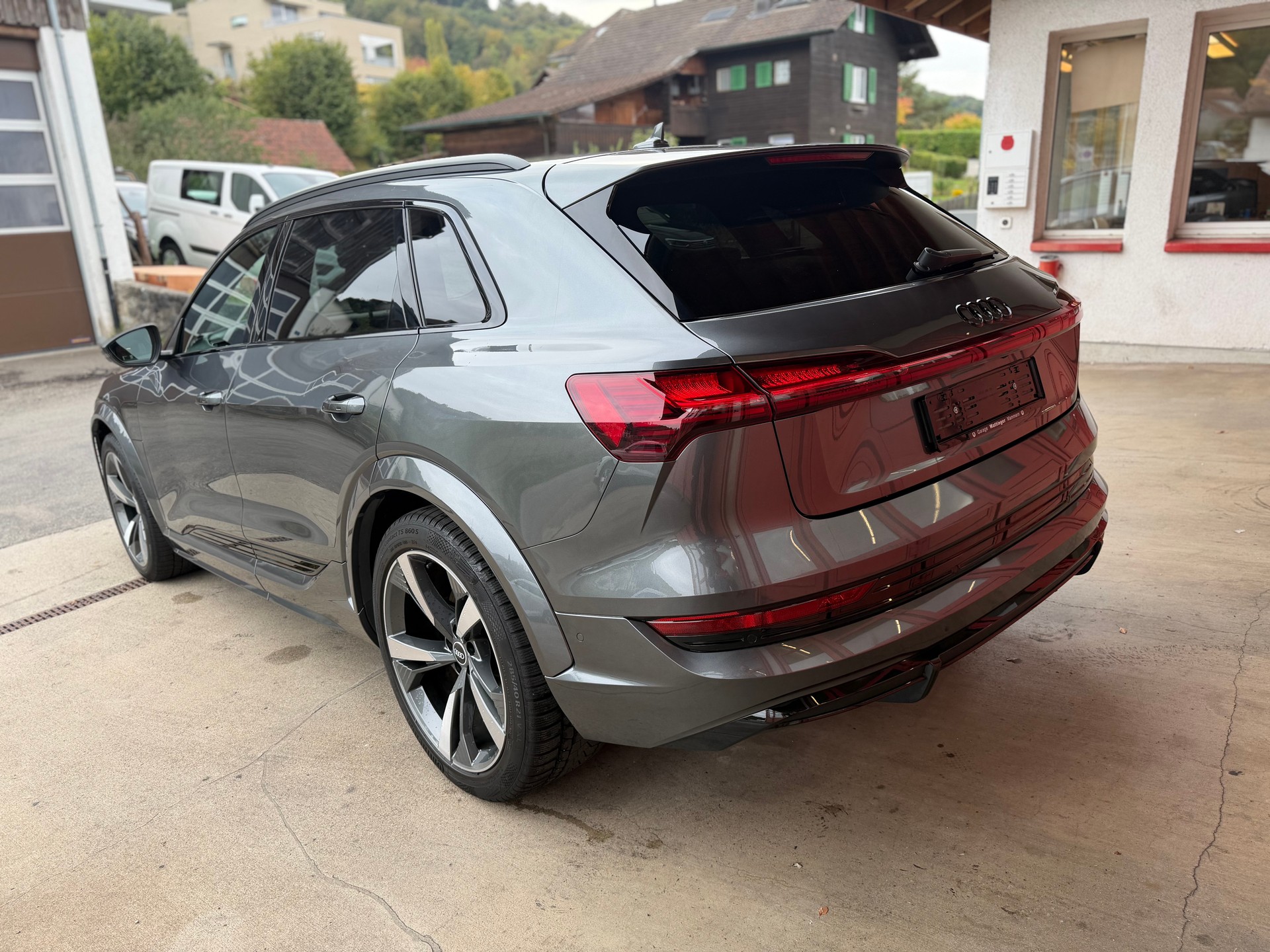 AUDI e-tron S quattro // SoH 97.7%-image-5