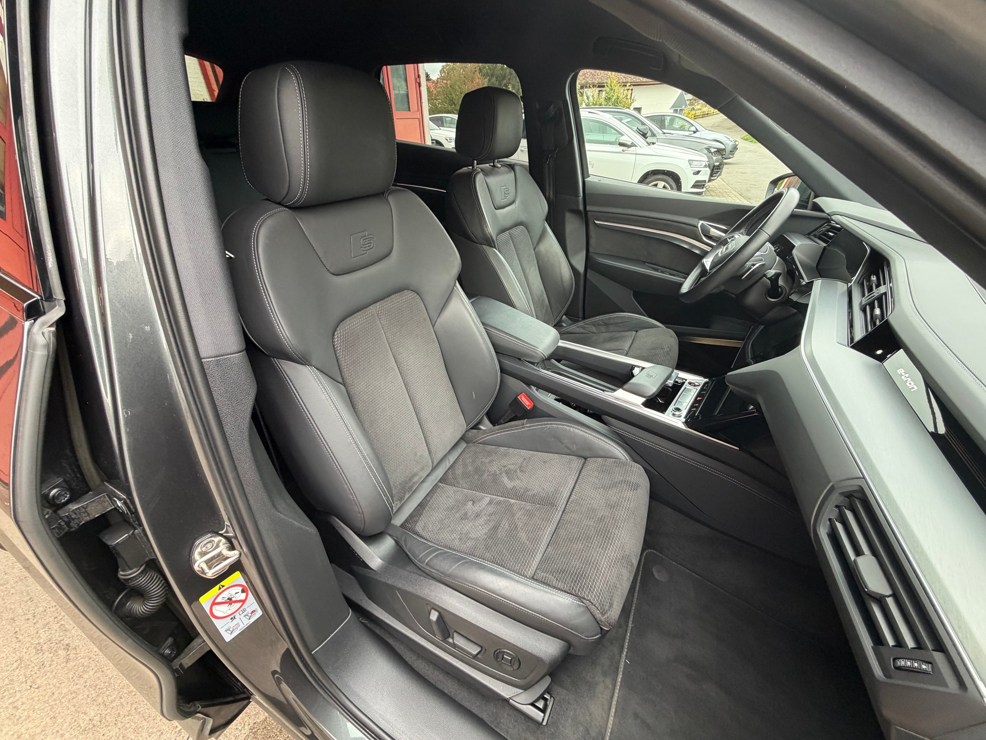 AUDI e-tron S quattro // SoH 97.7%-image-10