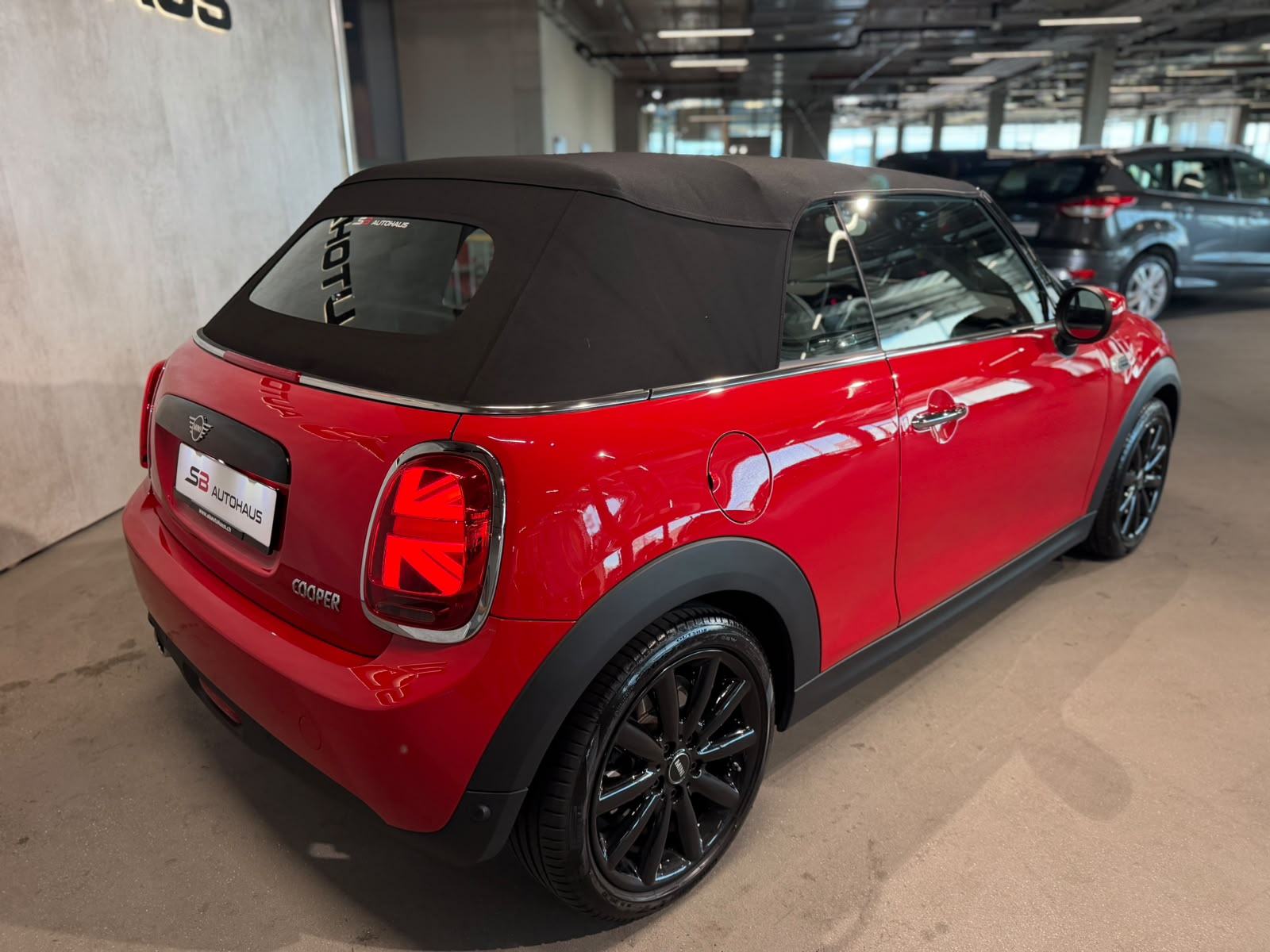 MINI Cooper Cabriolet DKG (CH)-image-3