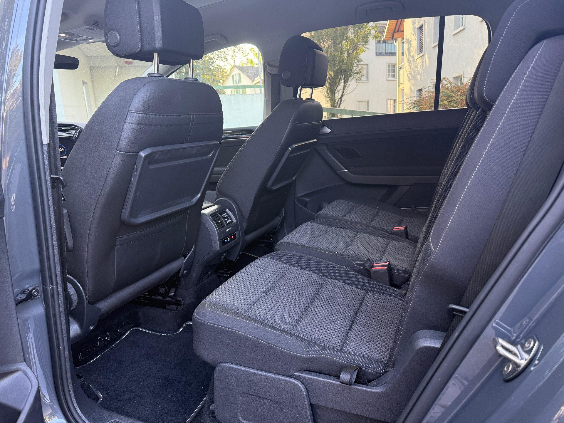 VW Touran 1.5 TSI EVO Comfortline DSG * R-Line Optik * * Facelift *-image-5