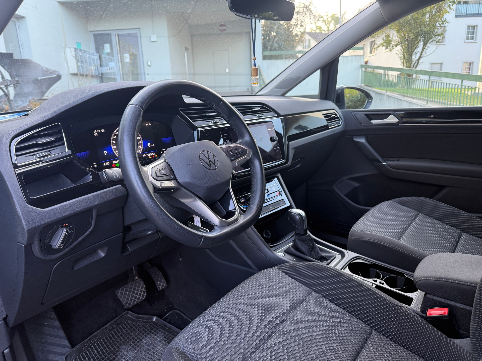 VW Touran 1.5 TSI EVO Comfortline DSG * R-Line Optik * * Facelift *-image-4