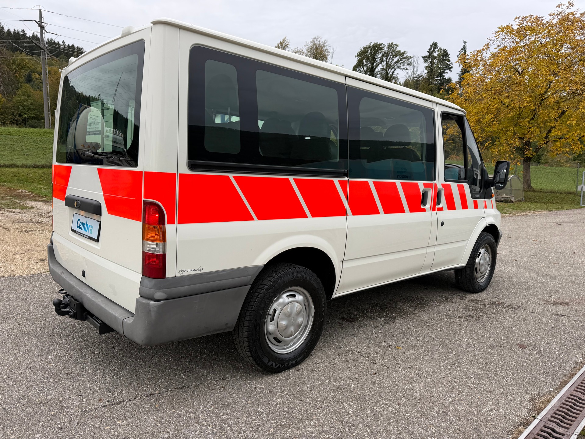 FORD BUS TRANSIT T-300 PERSONEN BUS MIT 9 SITZPLÄTZE. MIT ERST 61`000 KM !! AB MFK. AB SERVICE. SAUBER + GEPFLEGT. AHK 1500 KG.-image-15