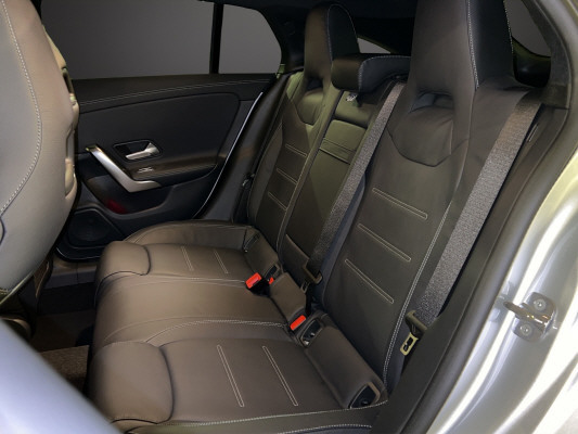 MERCEDES-BENZ CLA SB 220d AMG Line 4M-image-9