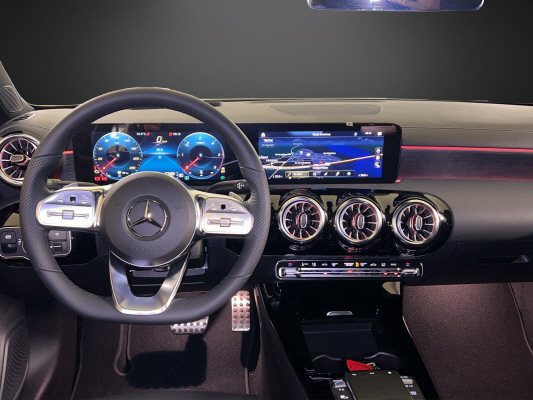 MERCEDES-BENZ CLA SB 220d AMG Line 4M-image-8