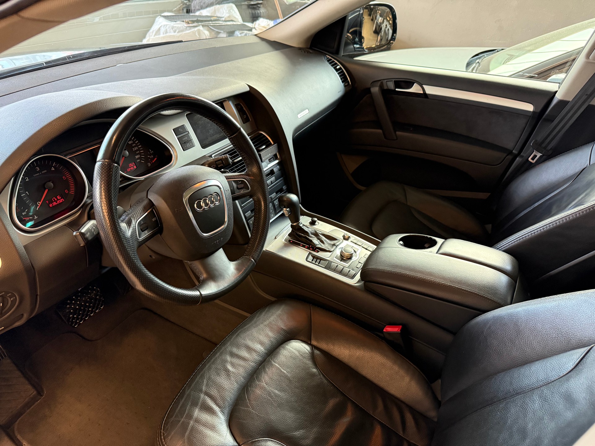 AUDI Q7 3.0 TDI quattro tiptronic-image-8