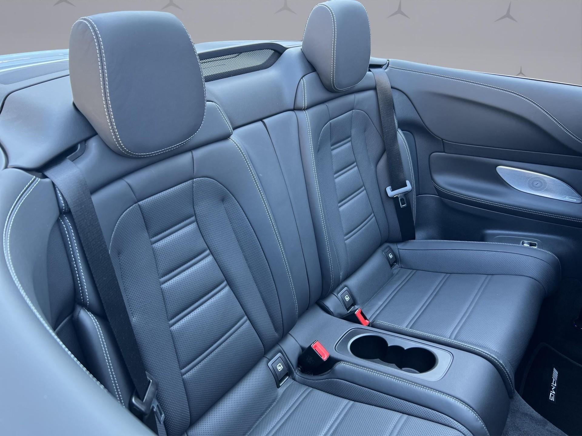 MERCEDES-BENZ E 53 AMG 4matic+ Cabriolet-image-12