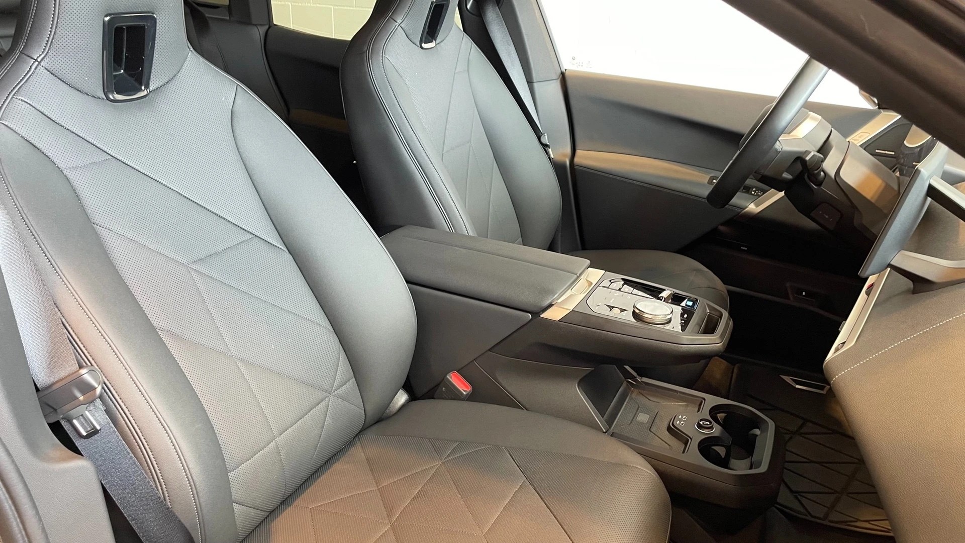BMW iX xDrive40-image-8