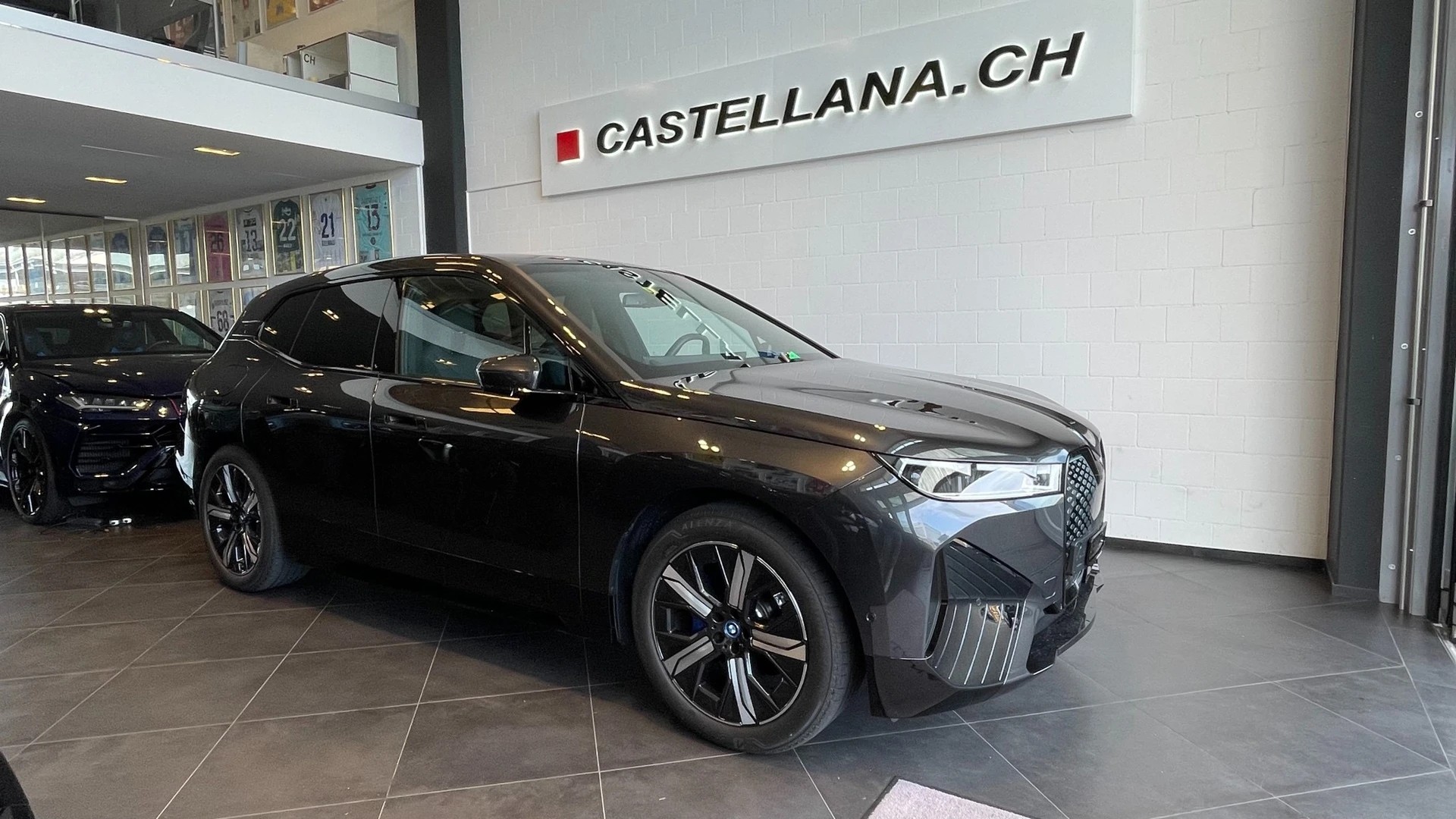 BMW iX xDrive40-image-0
