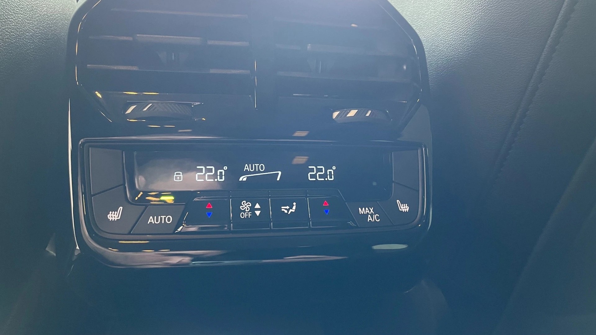BMW iX xDrive40-image-14