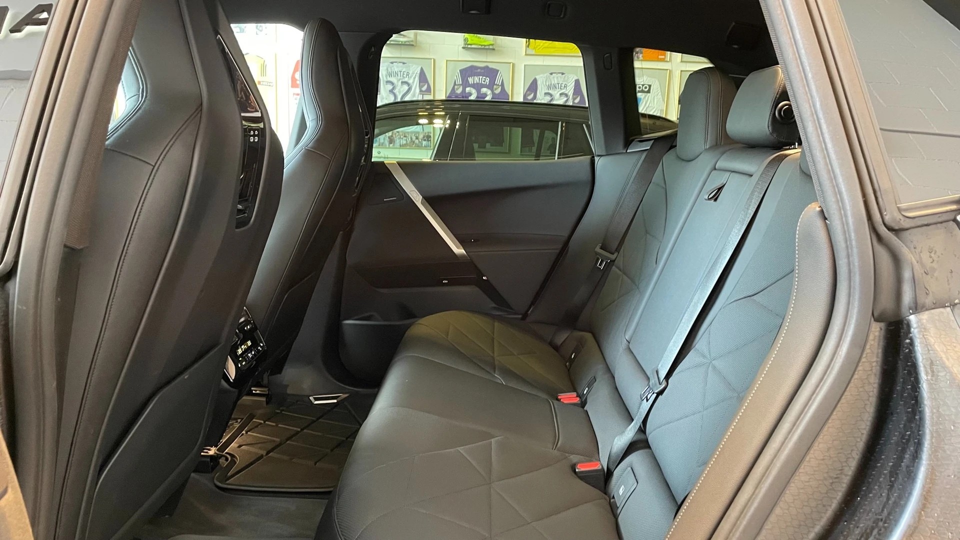 BMW iX xDrive40-image-15