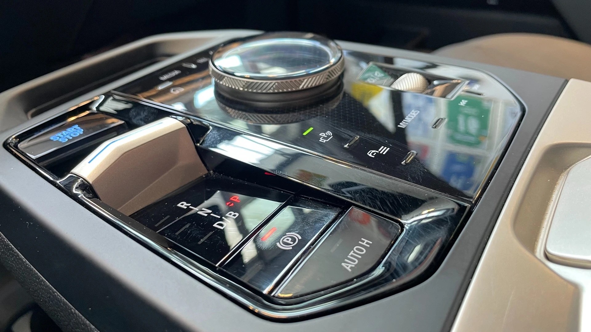 BMW iX xDrive40-image-11