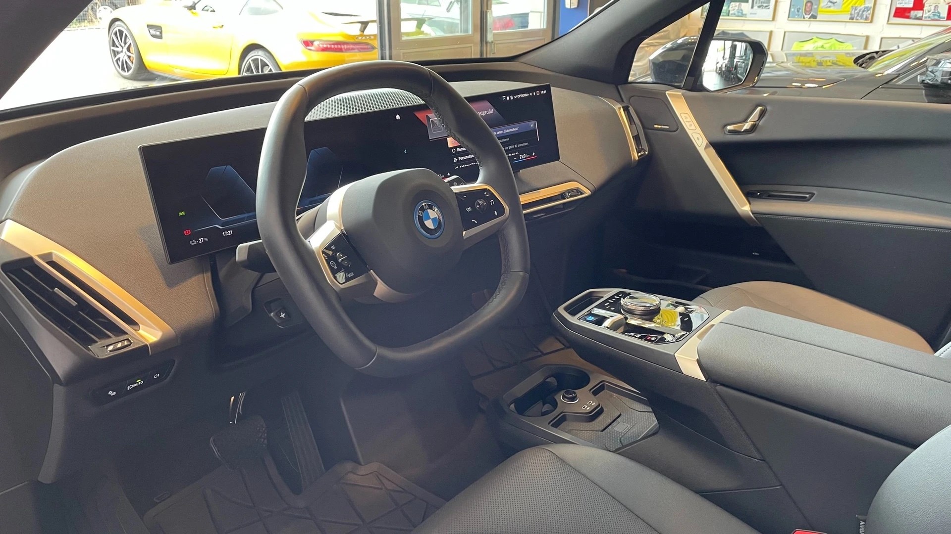 BMW iX xDrive40-image-6
