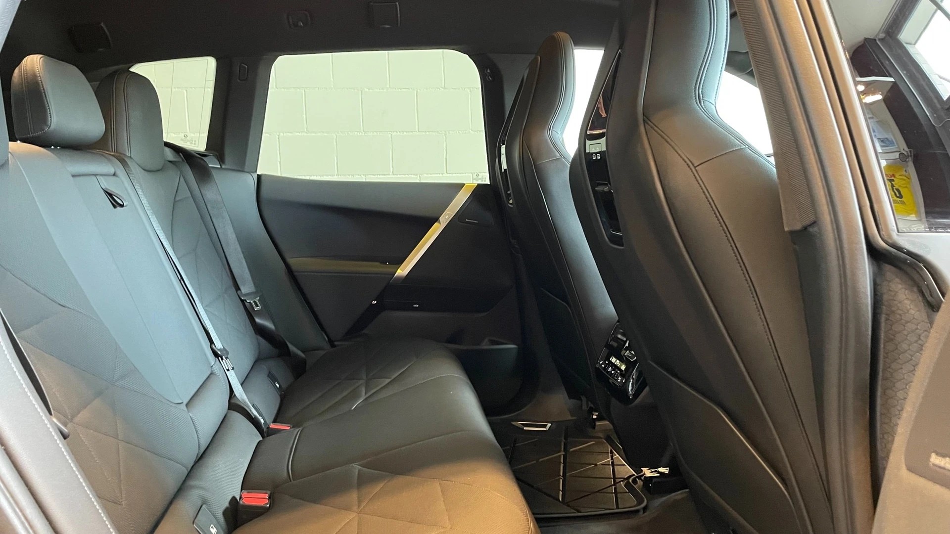 BMW iX xDrive40-image-16