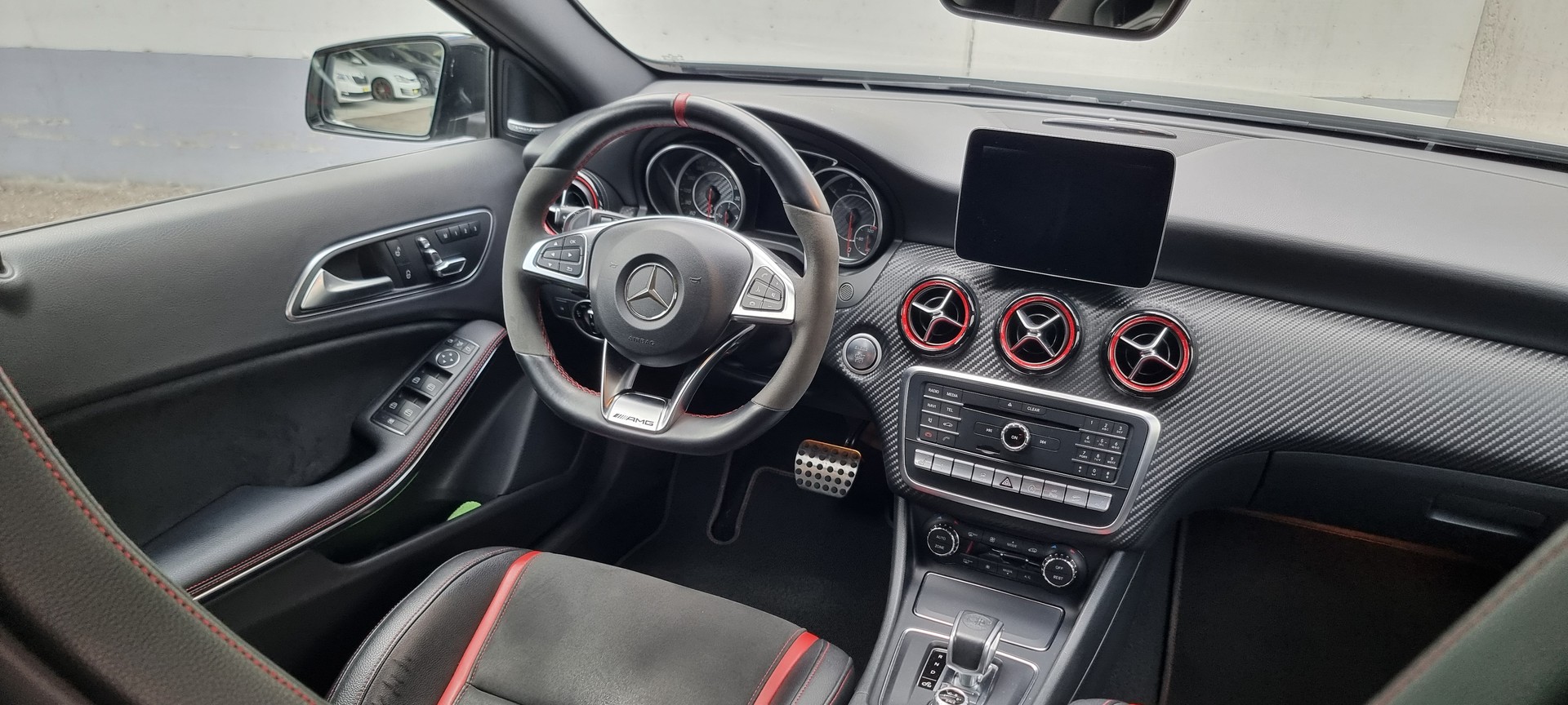 MERCEDES-BENZ A 45 AMG 4Matic-image-9
