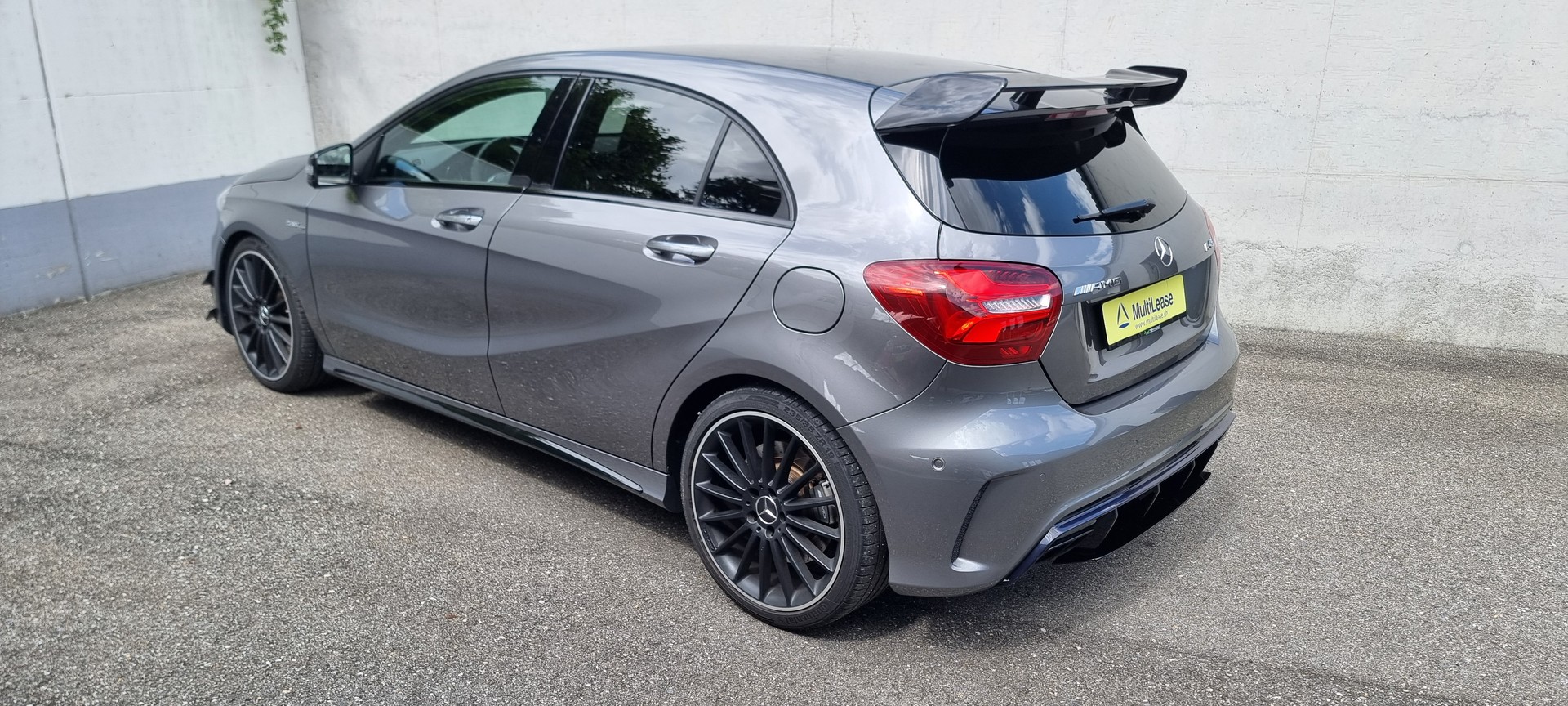 MERCEDES-BENZ A 45 AMG 4Matic-image-4