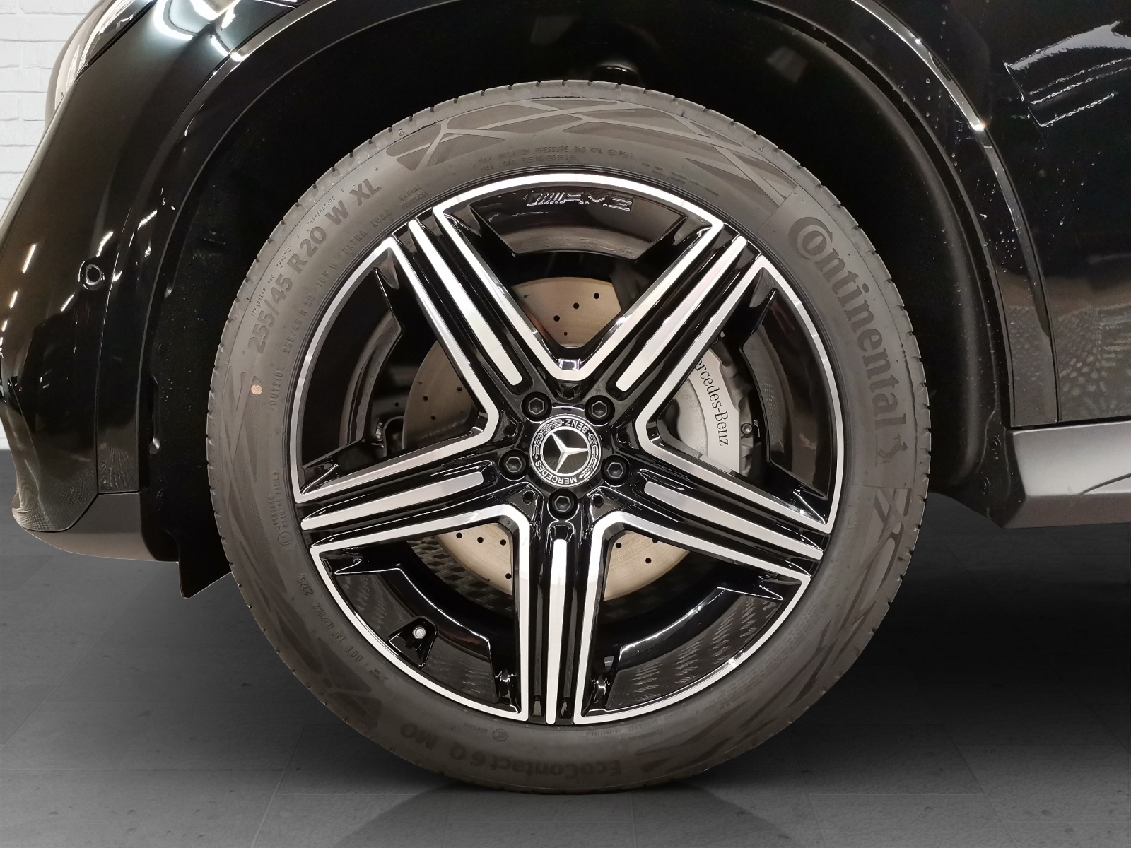 MERCEDES-BENZ GLC 300 d AMG Line 4Matic-image-5